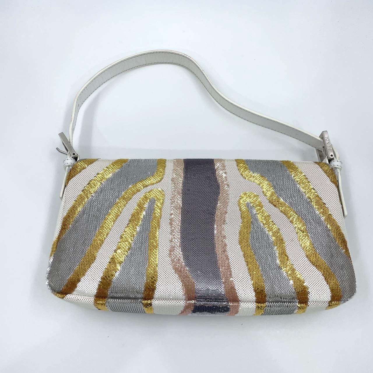 Fendi Baguette 1997 Zebra-Stripe Sequin Bianco e Silver in vendita 2