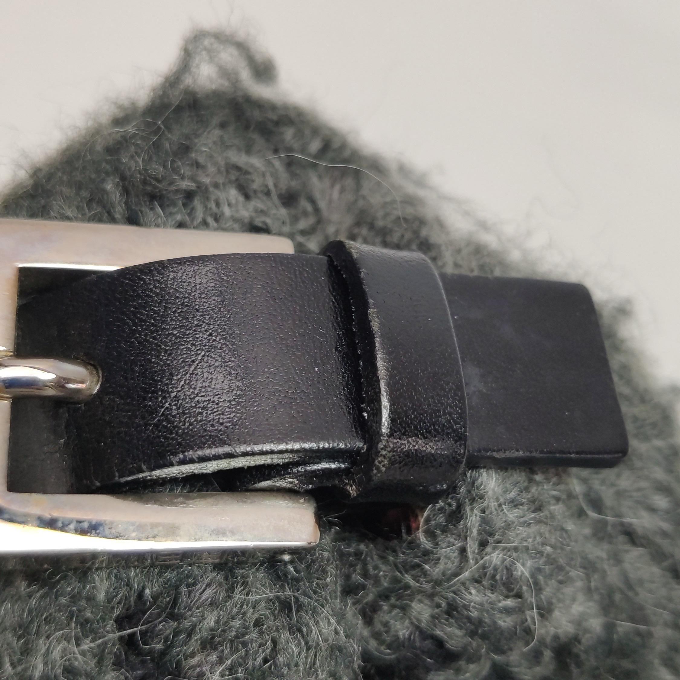Bolso Fendi Baguette Bolso de hombro de punto de lana gris y blanco en venta 7