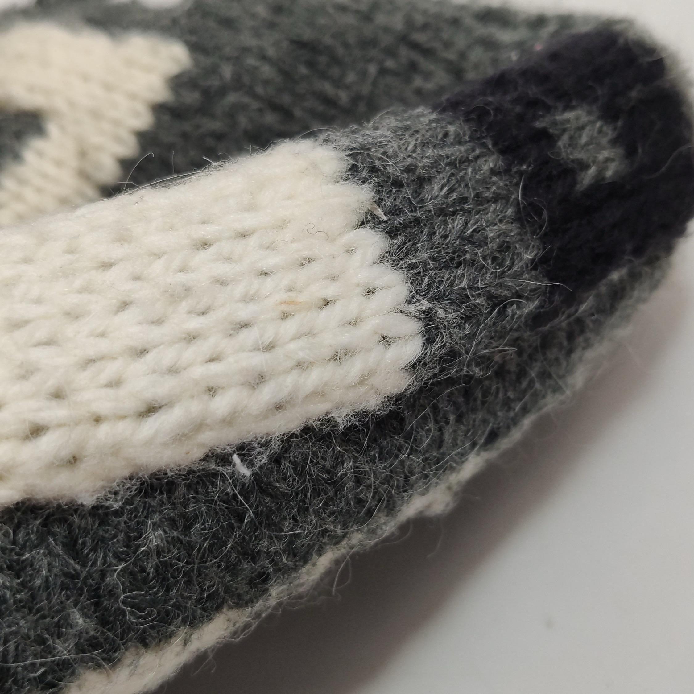 Bolso Fendi Baguette Bolso de hombro de punto de lana gris y blanco en venta 12