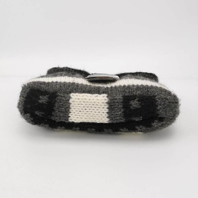 Bolso Fendi Baguette Bolso de hombro de punto de lana gris y blanco Gris en venta