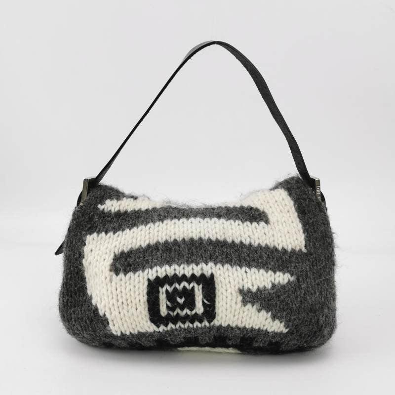 Bolso Fendi Baguette Bolso de hombro de punto de lana gris y blanco en Bueno estado para la venta en AUBERVILLIERS, FR
