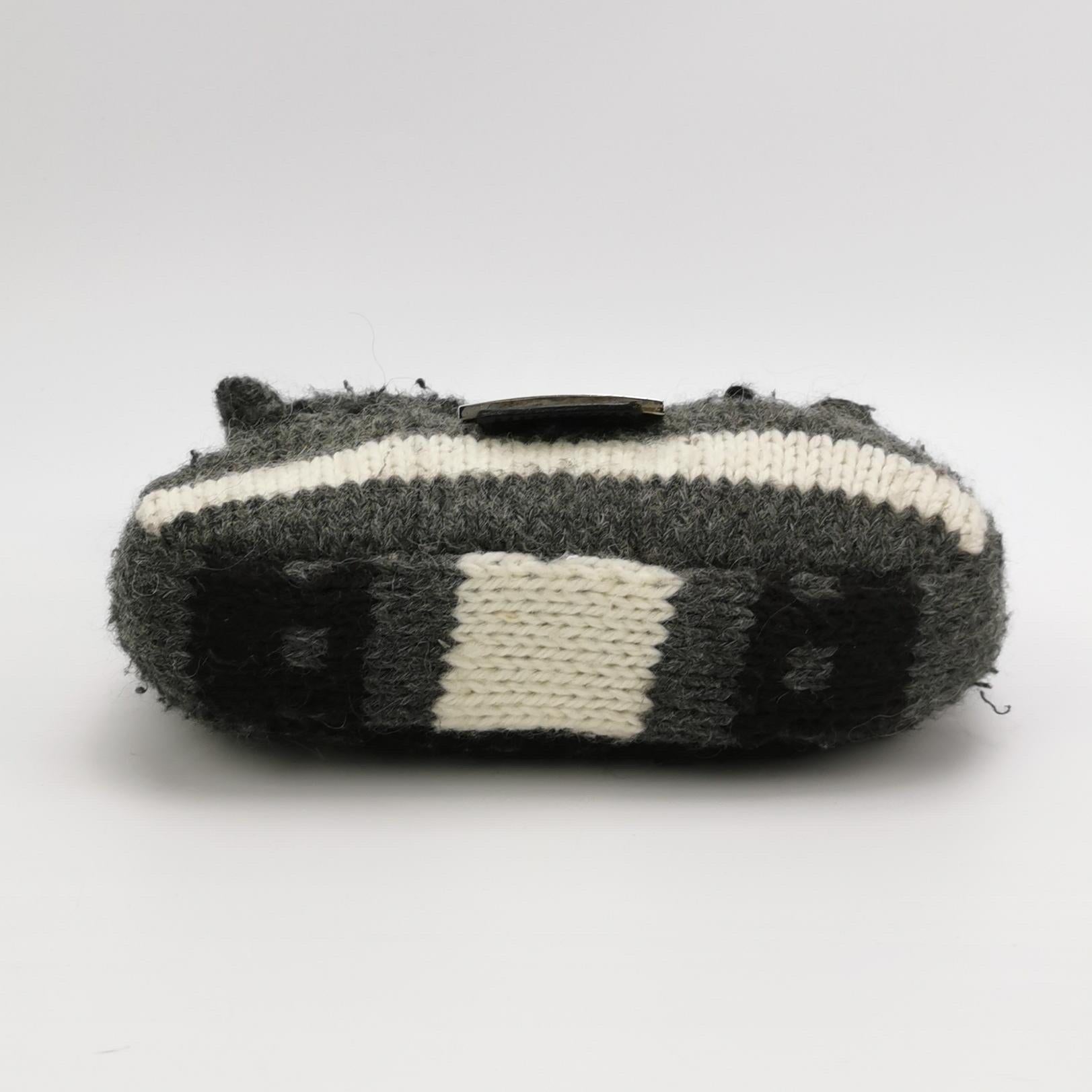 Bolso Fendi Baguette Bolso de hombro de punto de lana gris y blanco en venta 3