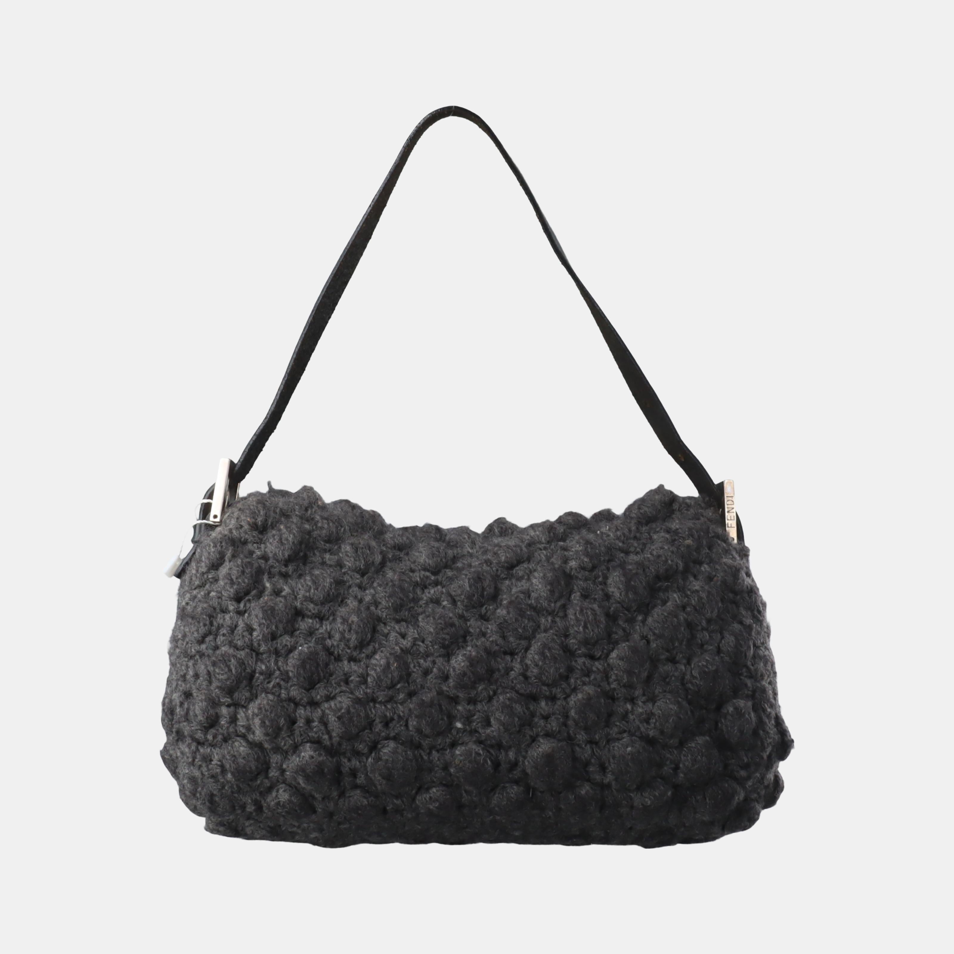 Fendi Baguette Bag Grey Crochet Knit Wool Pompom Shoulder Bag In Excellent Condition In AUBERVILLIERS, FR