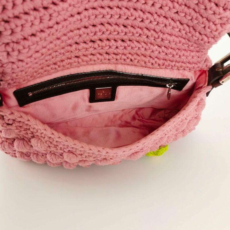 Fendi Baguette Bag Pink Crochet Knit Wool Pompom and Flowers Shoulder Bag In Excellent Condition In AUBERVILLIERS, FR