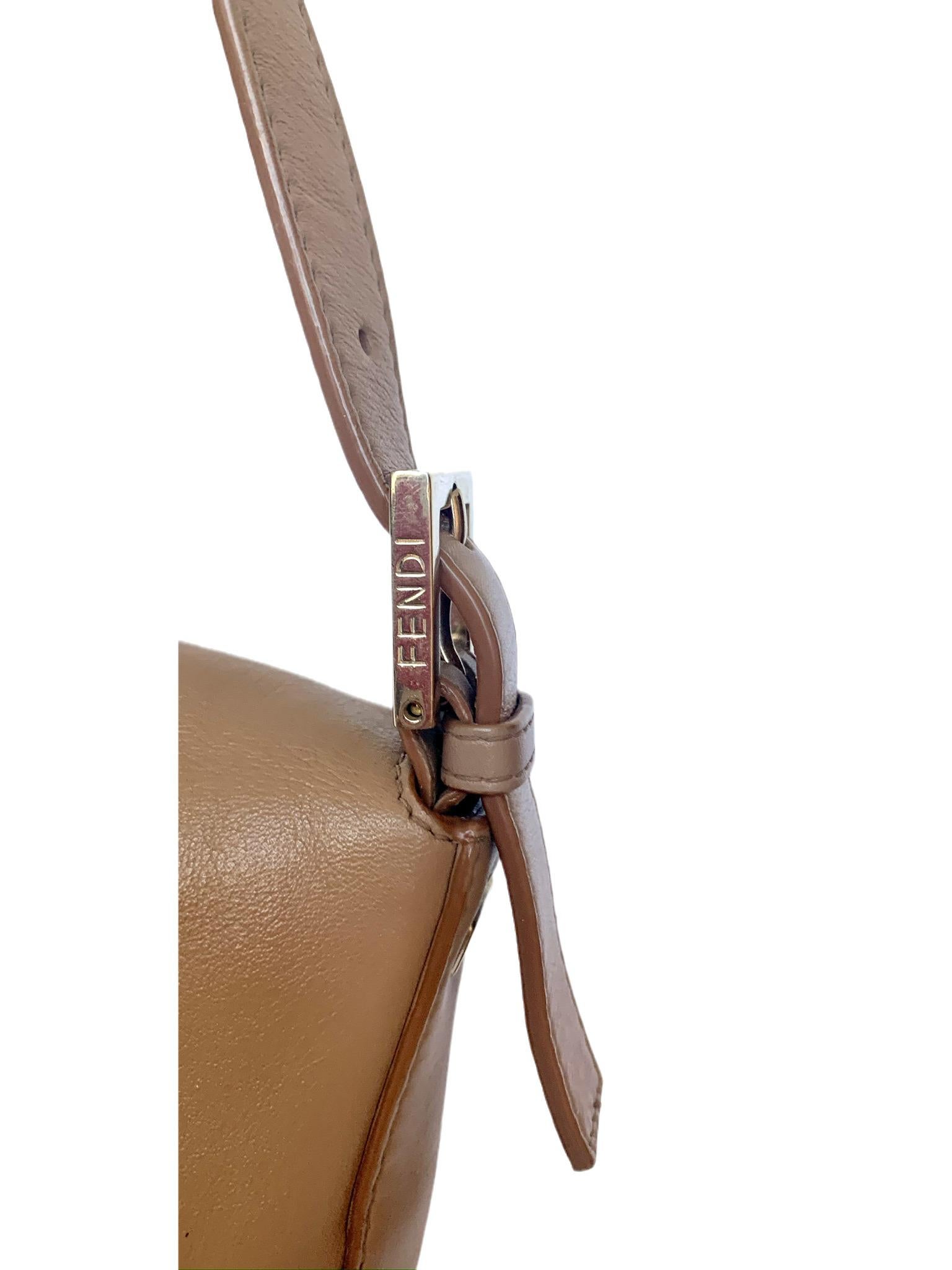 Fendi Baguette Beige Leder mit goldener Nietenschnalle aus Metallschnalle 7
