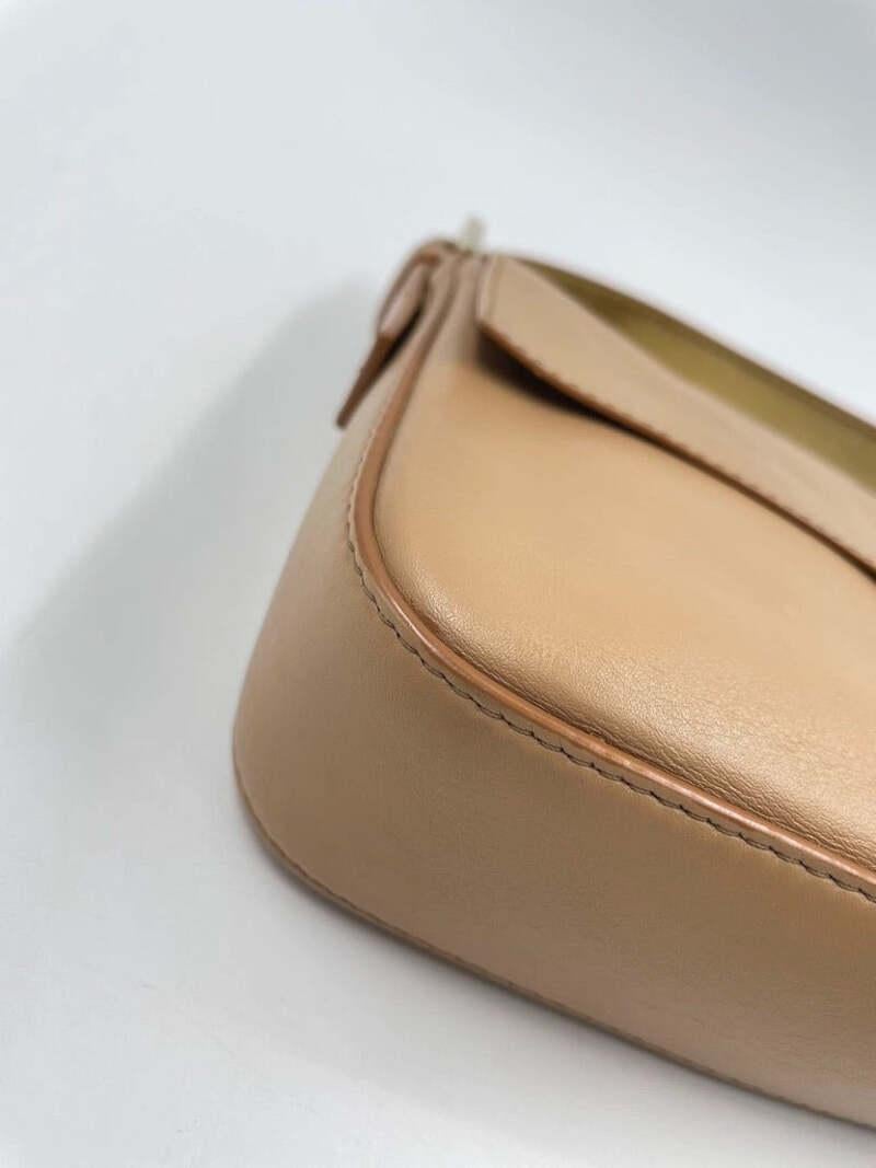 Fendi Baguette Beige Leder mit goldener Nietenschnalle aus Metallschnalle 9