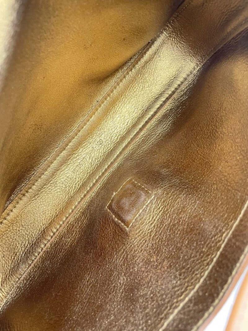 Fendi Baguette Beige Leder mit goldener Nietenschnalle aus Metallschnalle 12