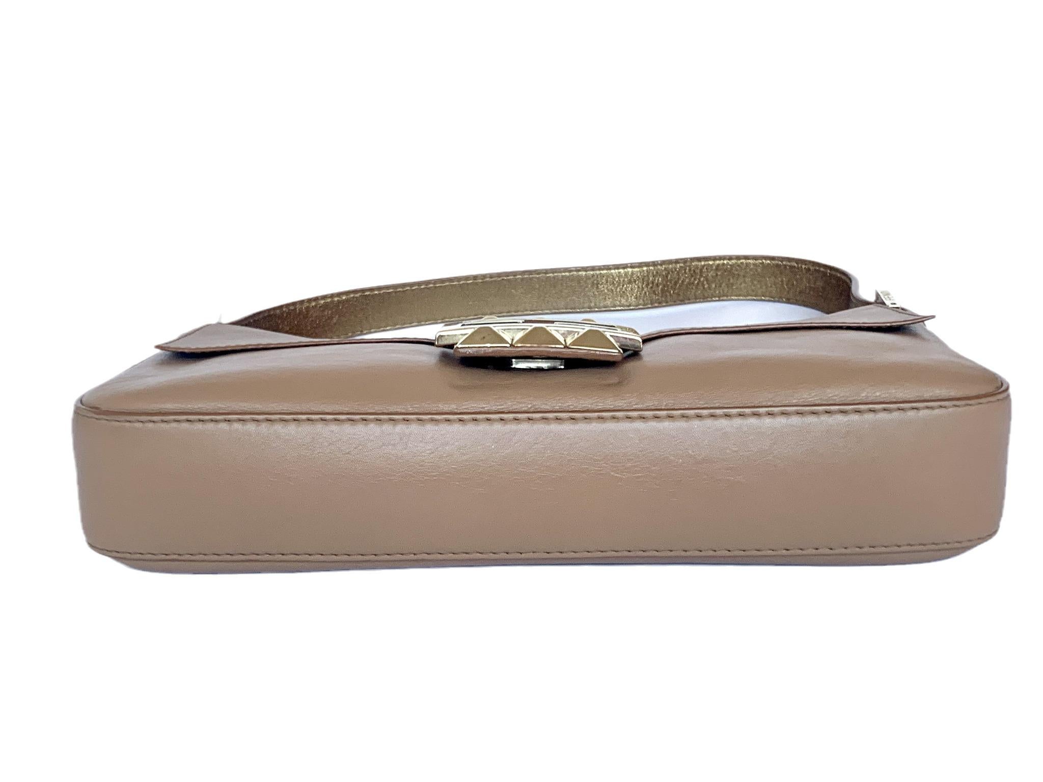 Fendi Baguette Beige Leder mit goldener Nietenschnalle aus Metallschnalle 2