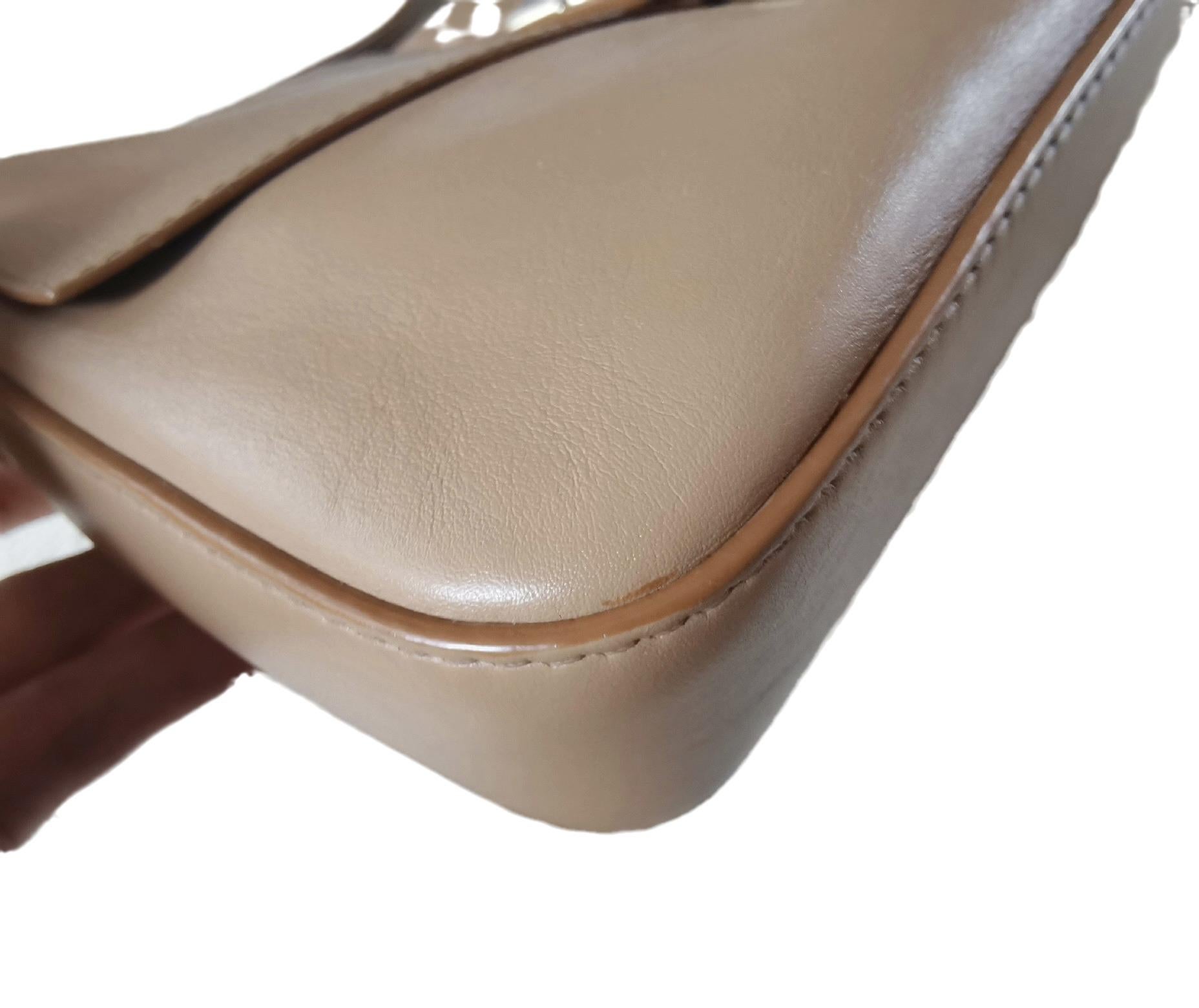 Fendi Baguette Beige Leder mit goldener Nietenschnalle aus Metallschnalle 4