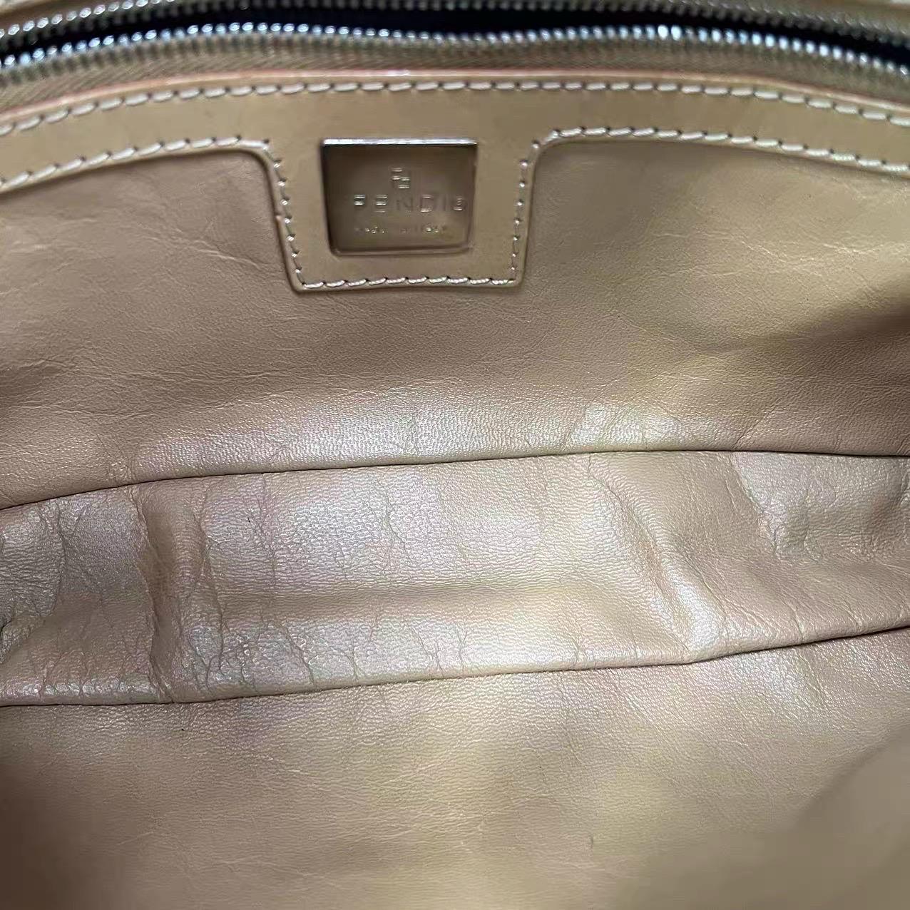 Fendi Baguette Beige Zucca Print Wool Leather Shoulder Bag en vente 15