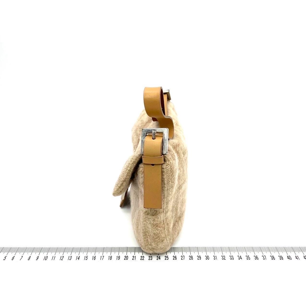 Fendi Baguette Beige Zucca Print Wool Leather Shoulder Bag en vente 1
