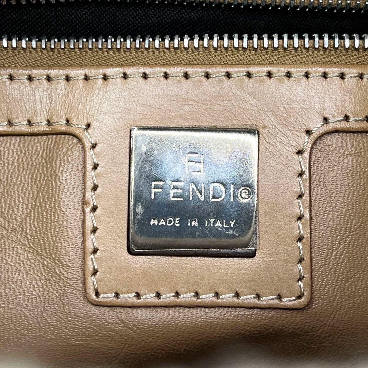 Fendi Baguette Beige Zucca Print Wool Leather Shoulder Bag en vente 3