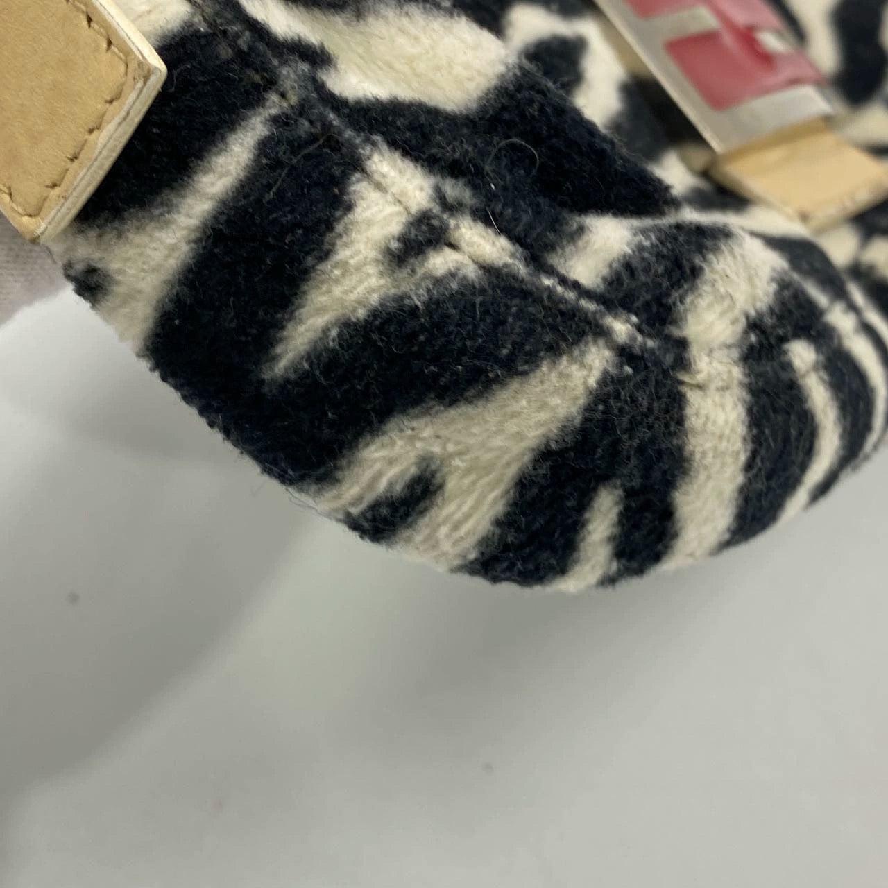 Fendi Baguette in Black e White Zebra Print Fleece Fibbia Rossa in vendita 7