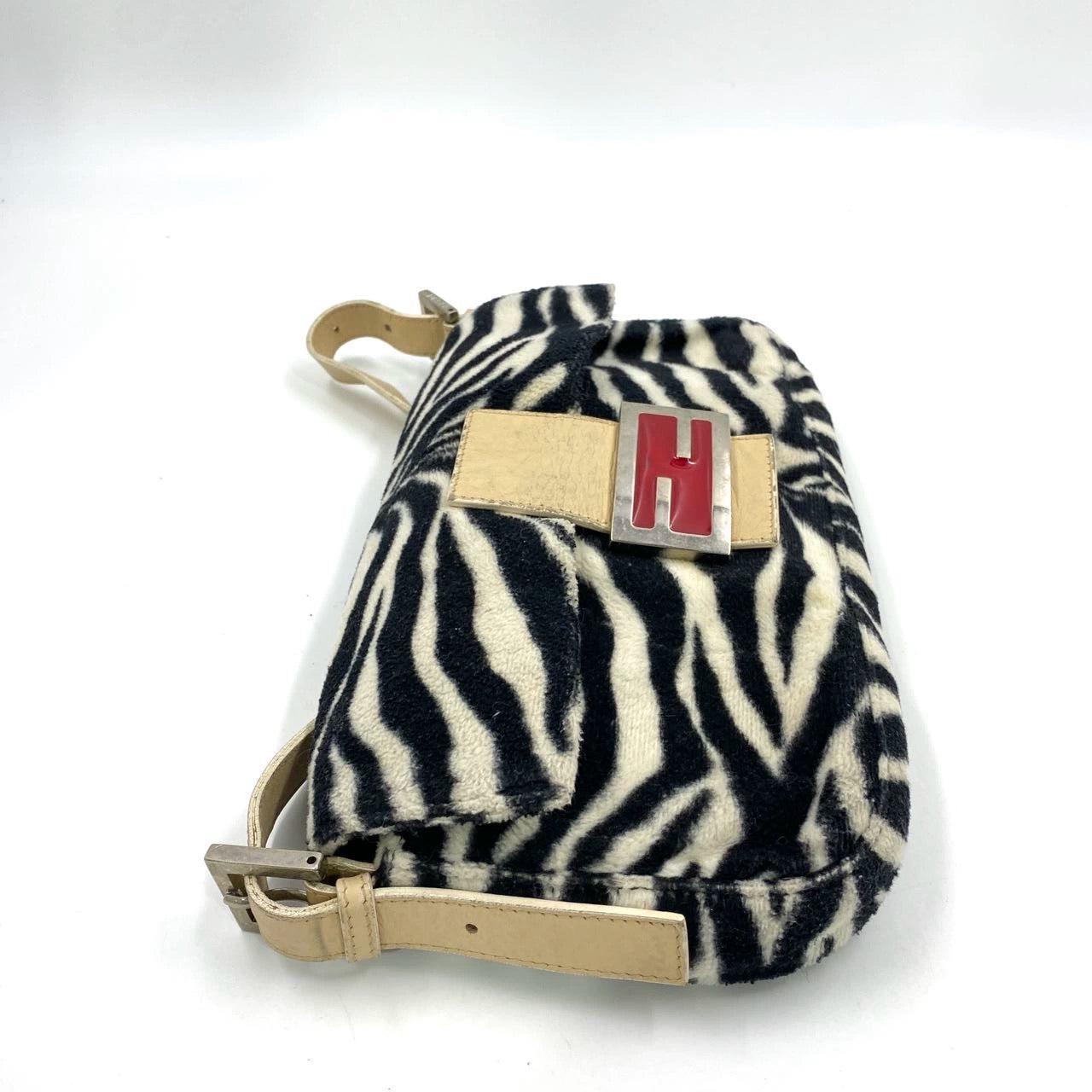 Fendi Baguette in Black e White Zebra Print Fleece Fibbia Rossa in vendita 1