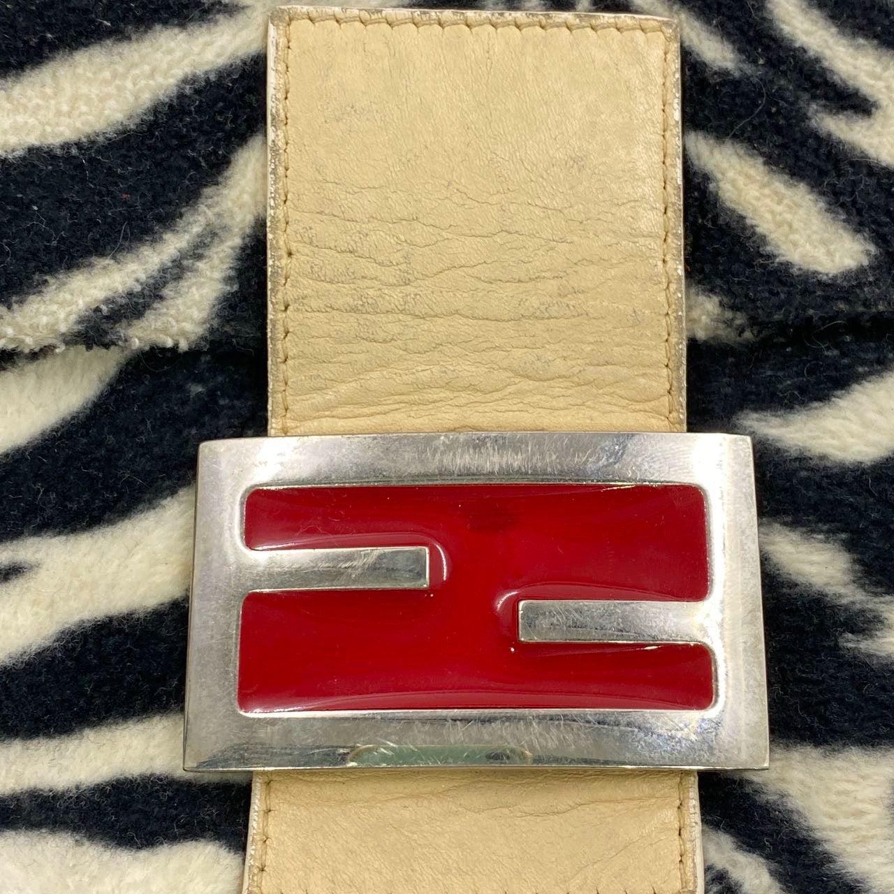 Fendi Baguette in Black e White Zebra Print Fleece Fibbia Rossa in vendita 4