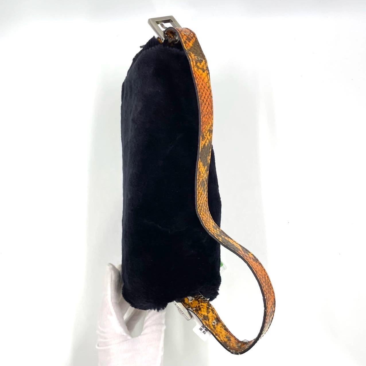 CONDITION: VERY GOOD

This vintage Fendi baguette is in very good condition. Light rubbing and stains. Scratches to the hardware. Light cracks to the shoulder strap

DETAILS

Fendi 
Baguette
Material: Faux Fur
Color: Black
Strap: Multicolor snake