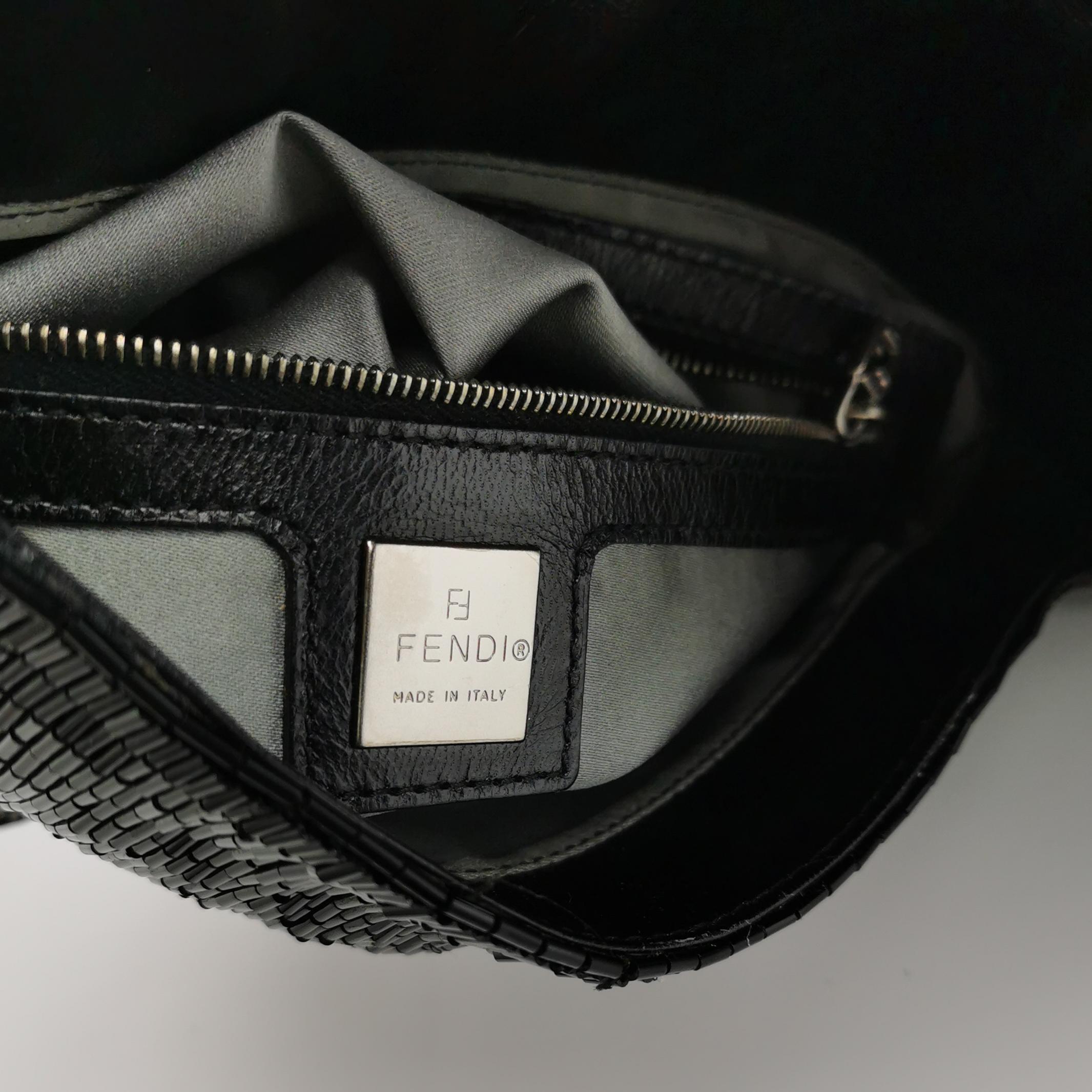 Fendi Baguette Borsa a tracolla nera con perline a cascata scintillanti in vendita 5