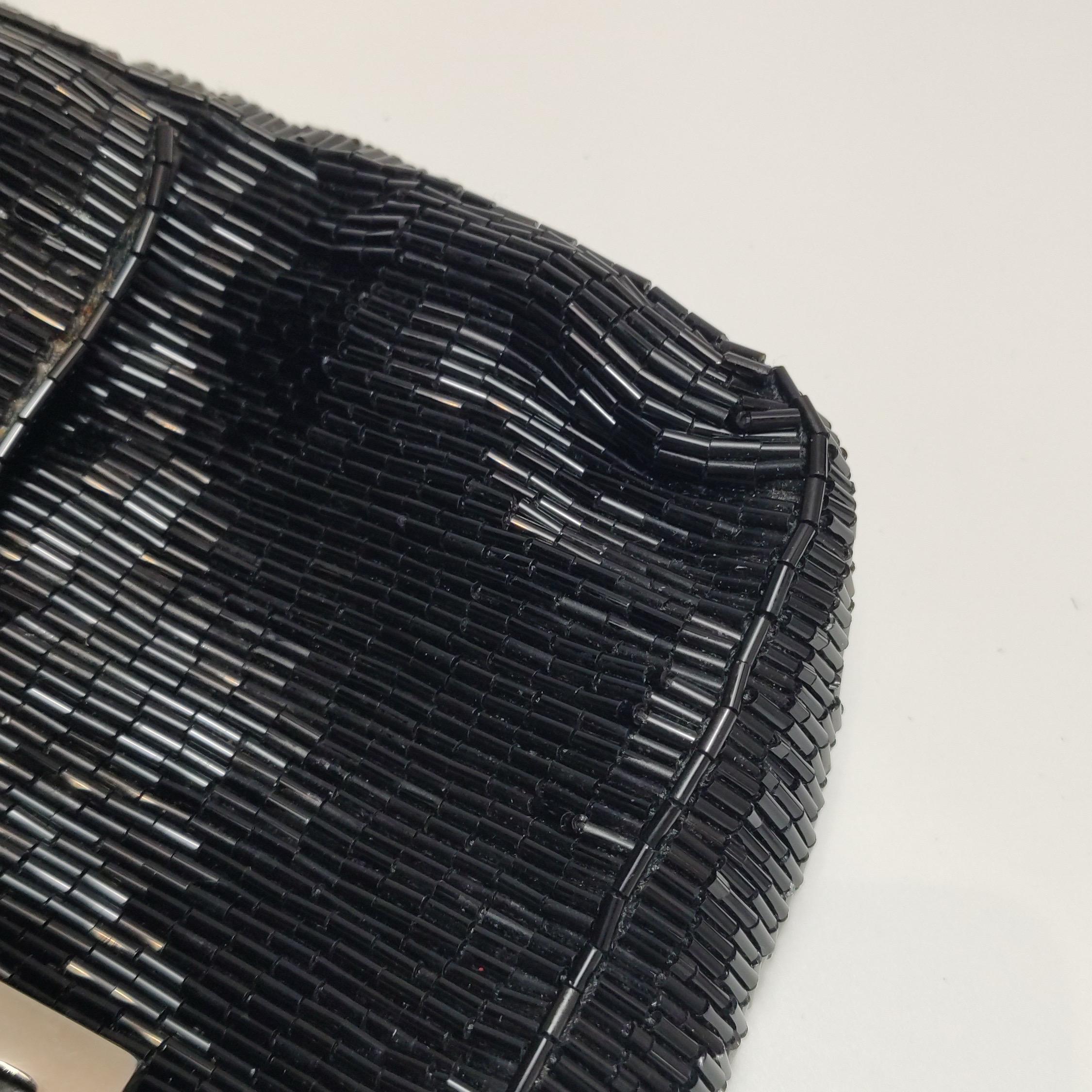 Fendi Baguette Borsa a tracolla nera con perline a cascata scintillanti in vendita 10