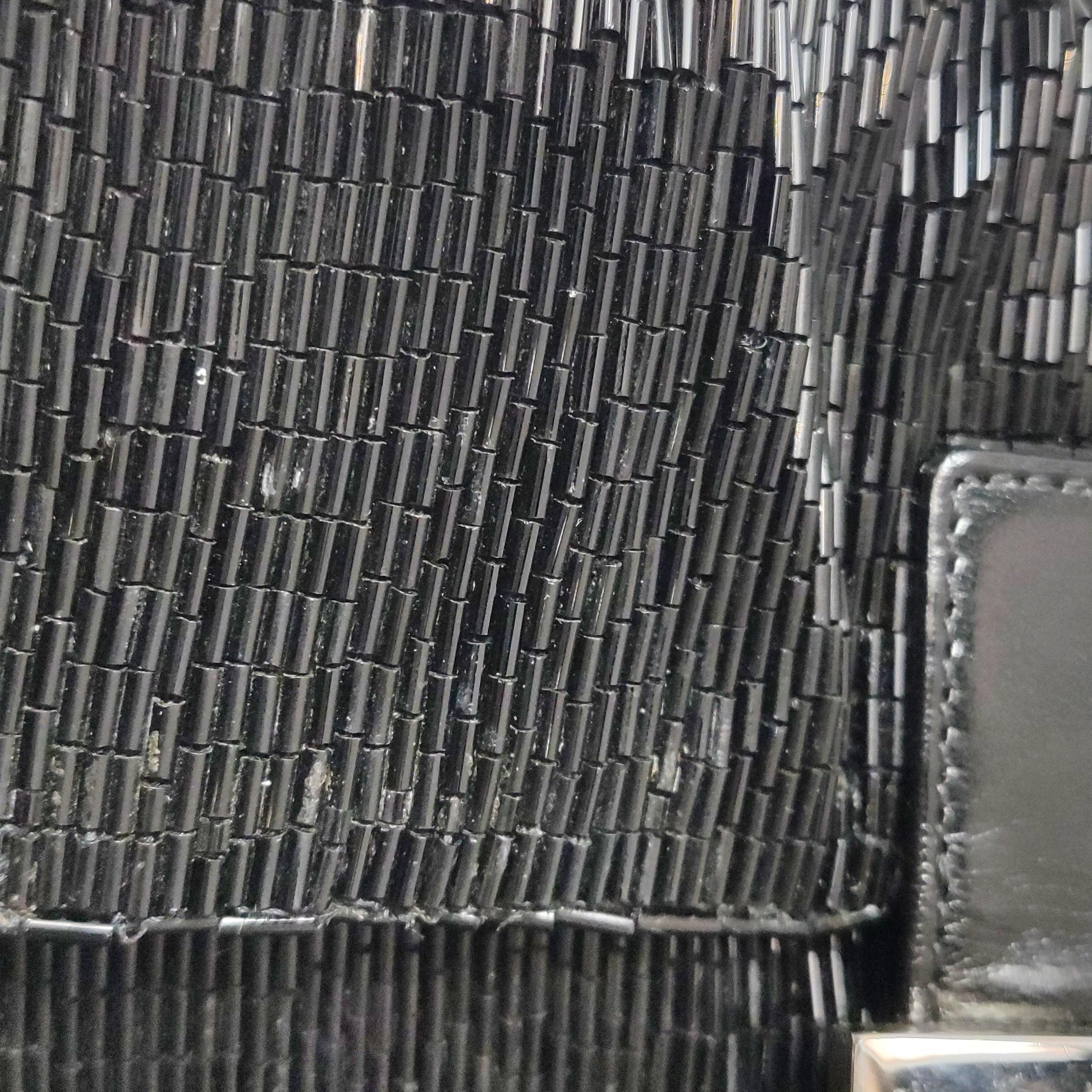 Fendi Baguette Borsa a tracolla nera con perline a cascata scintillanti in vendita 11