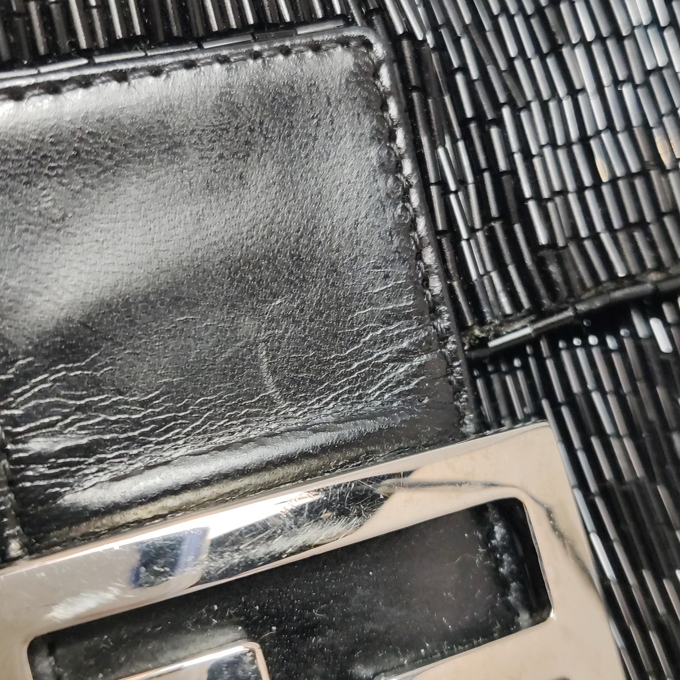 Fendi Baguette Borsa a tracolla nera con perline a cascata scintillanti in vendita 14