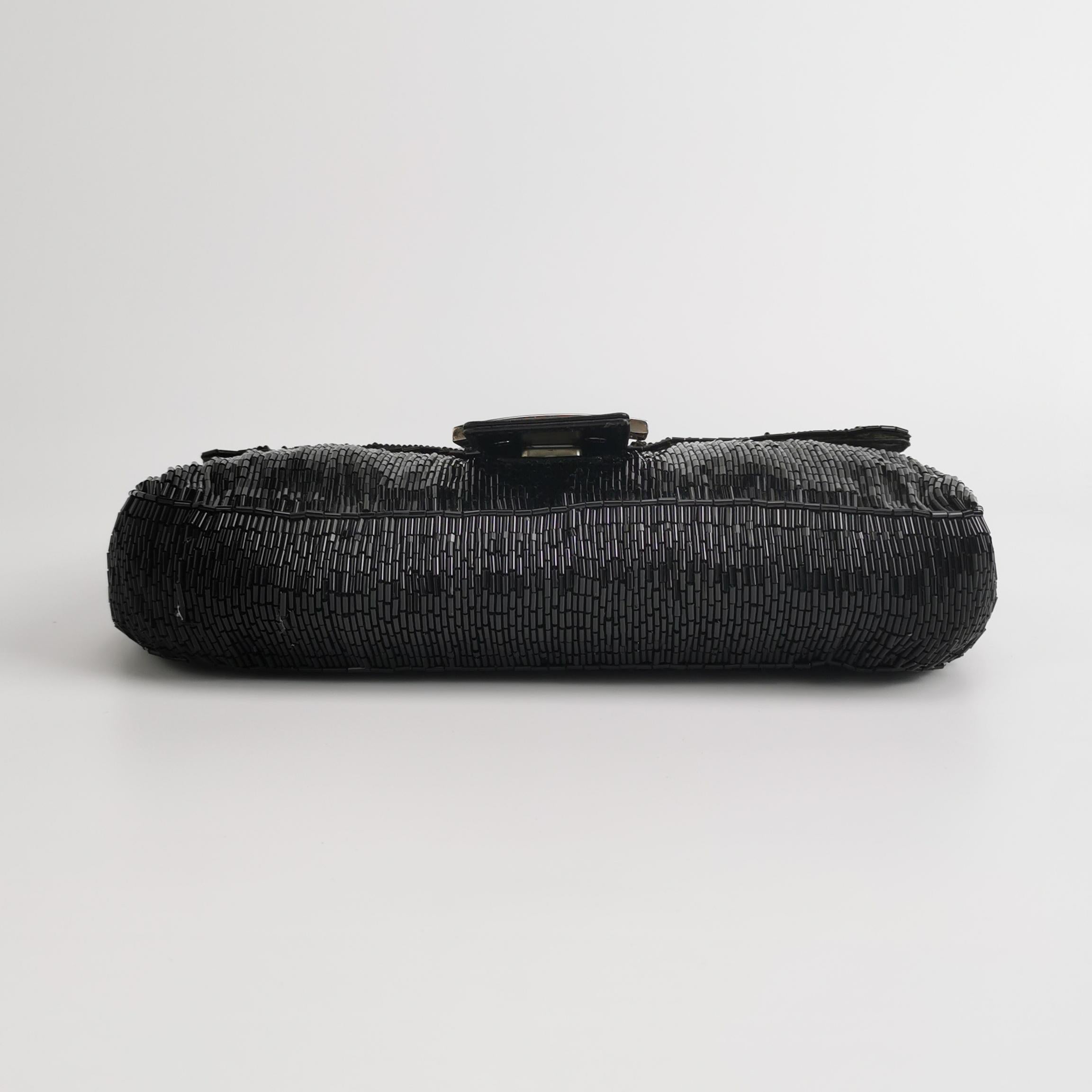 Fendi Baguette Borsa a tracolla nera con perline a cascata scintillanti In condizioni ottime in vendita a AUBERVILLIERS, FR