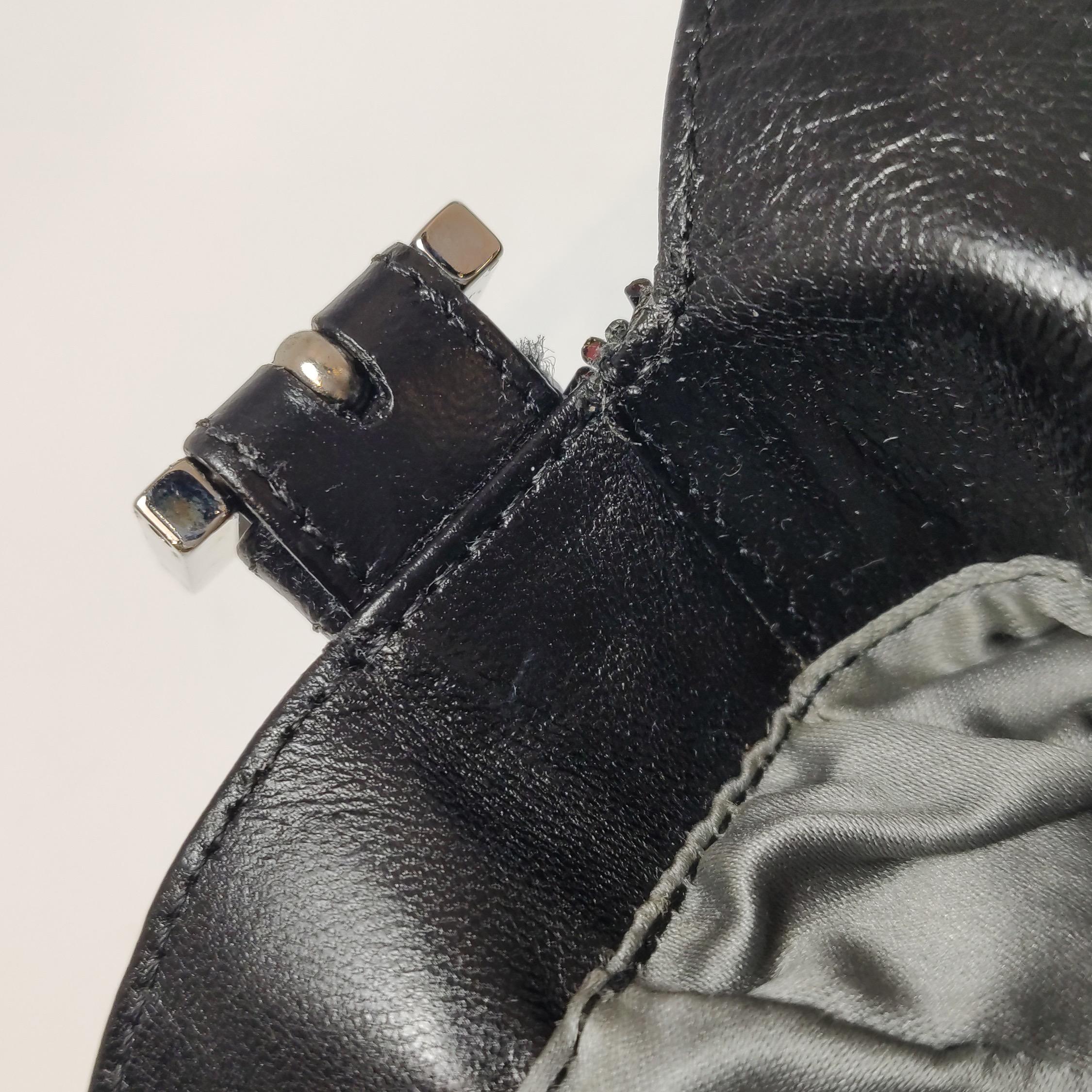 Fendi Baguette Borsa a tracolla nera con perline a cascata scintillanti in vendita 3