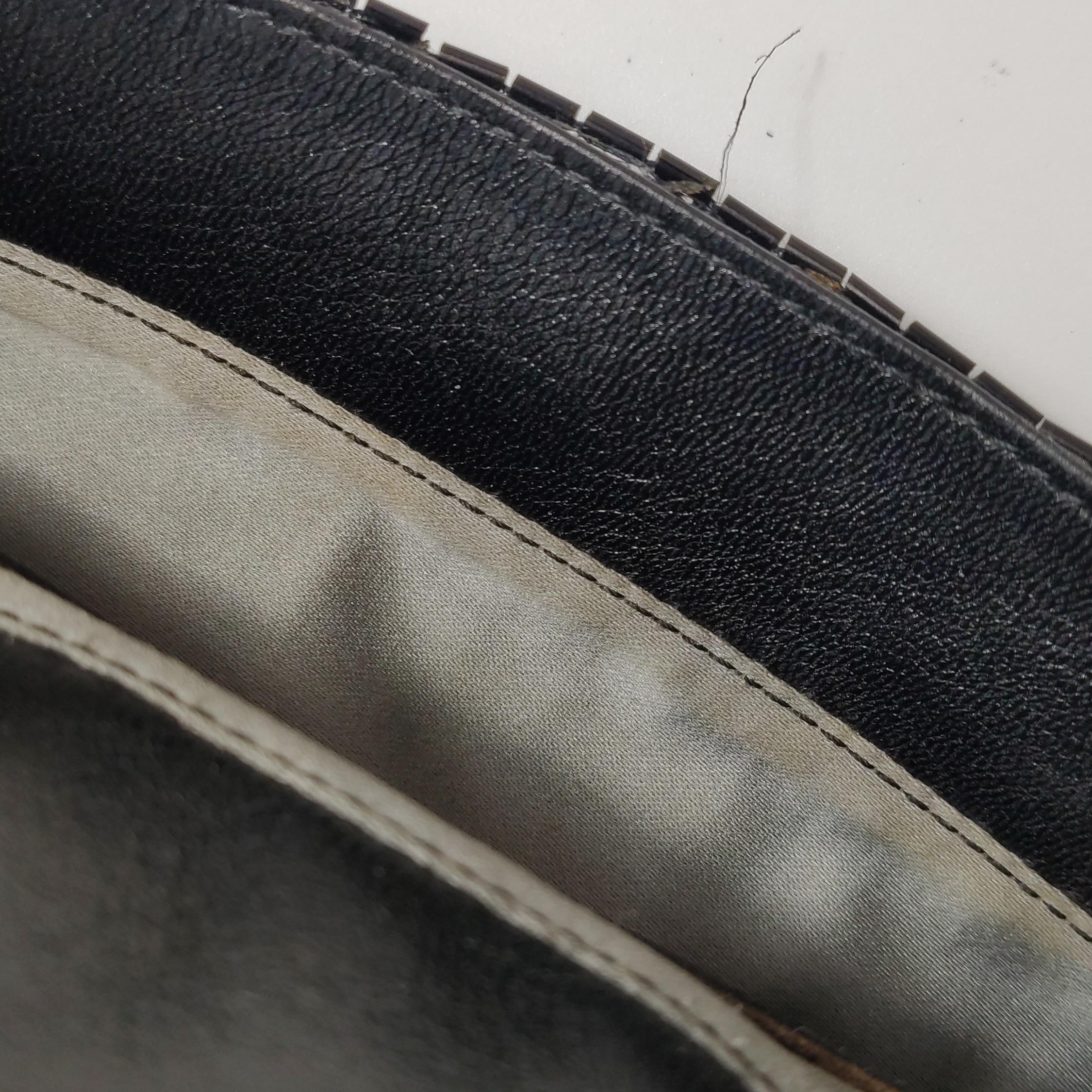 Fendi Baguette Borsa a tracolla nera con perline a cascata scintillanti in vendita 4