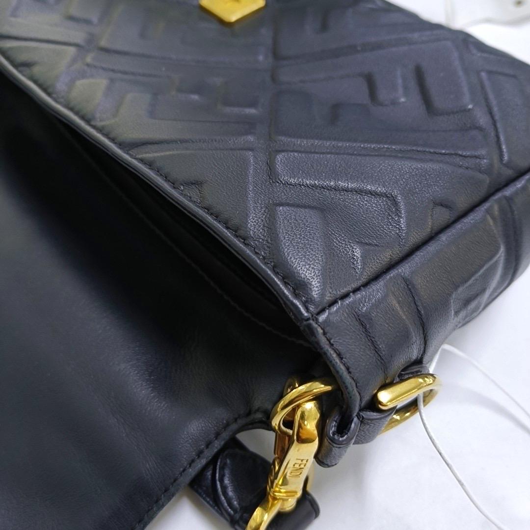 Fendi Baguette Black Lambskin 3D FF Embossed Leather Crossbody Bag Medium en vente 8