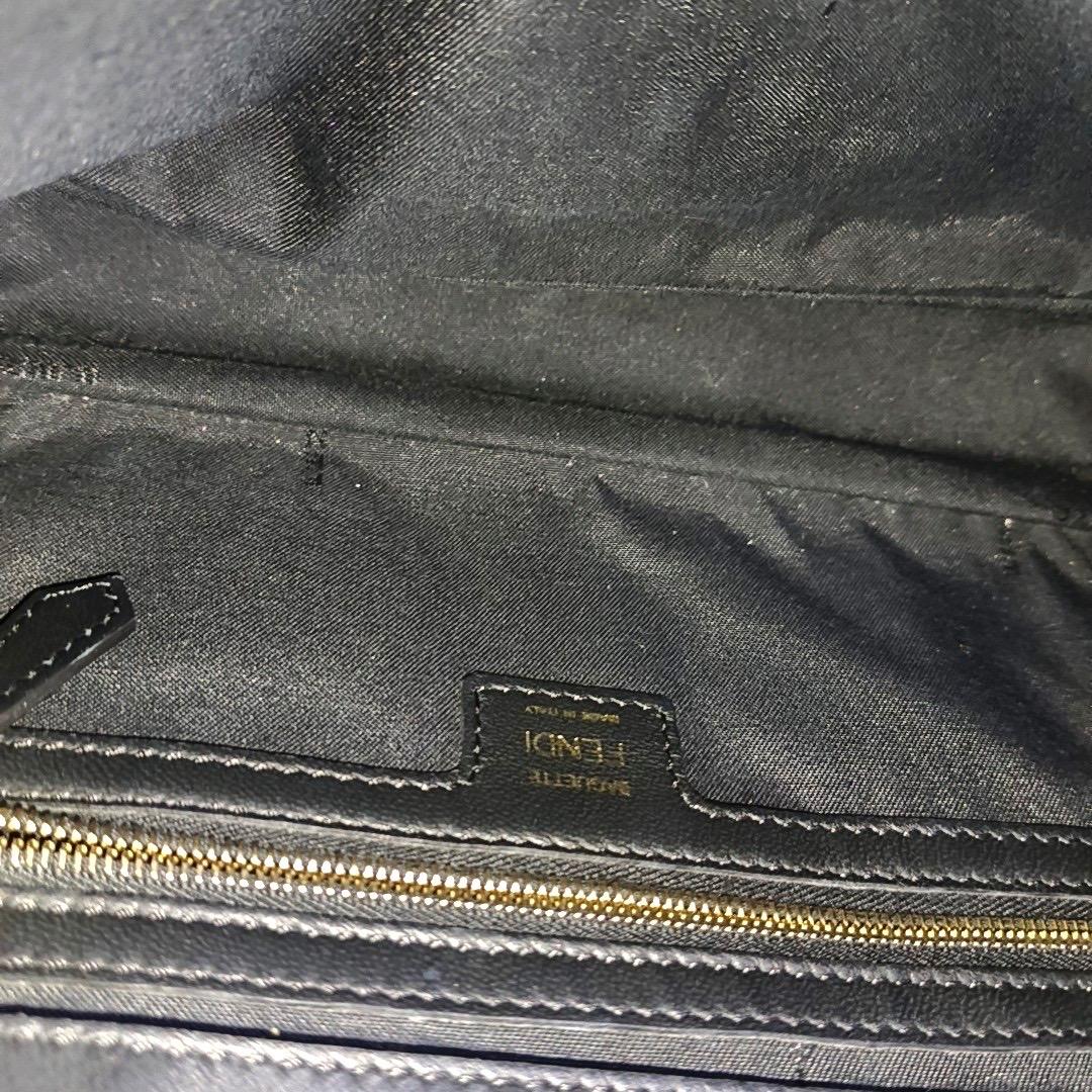 Fendi Baguette Black Lambskin 3D FF Embossed Leather Crossbody Bag Medium en vente 10