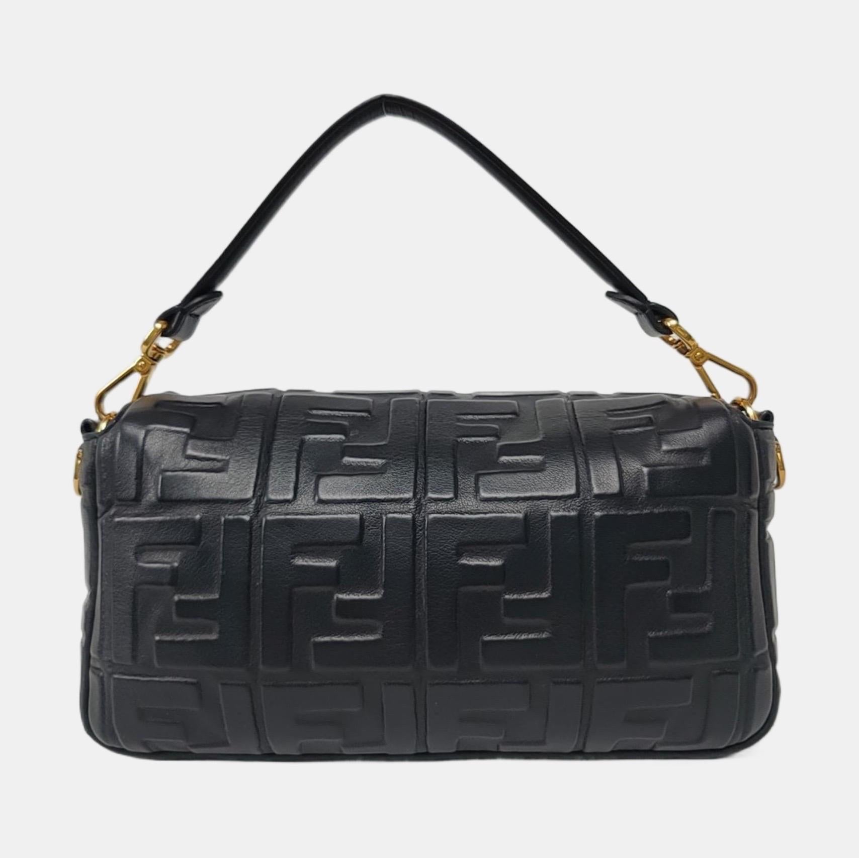Fendi Baguette Black Lambskin 3D FF Embossed Leather Crossbody Bag Medium Pour femmes en vente