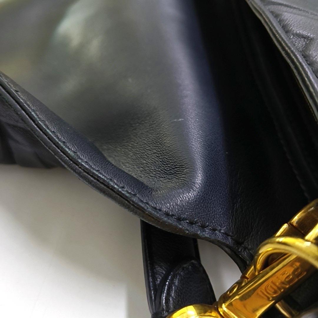 Fendi Baguette Black Lambskin 3D FF Embossed Leather Crossbody Bag Medium en vente 2