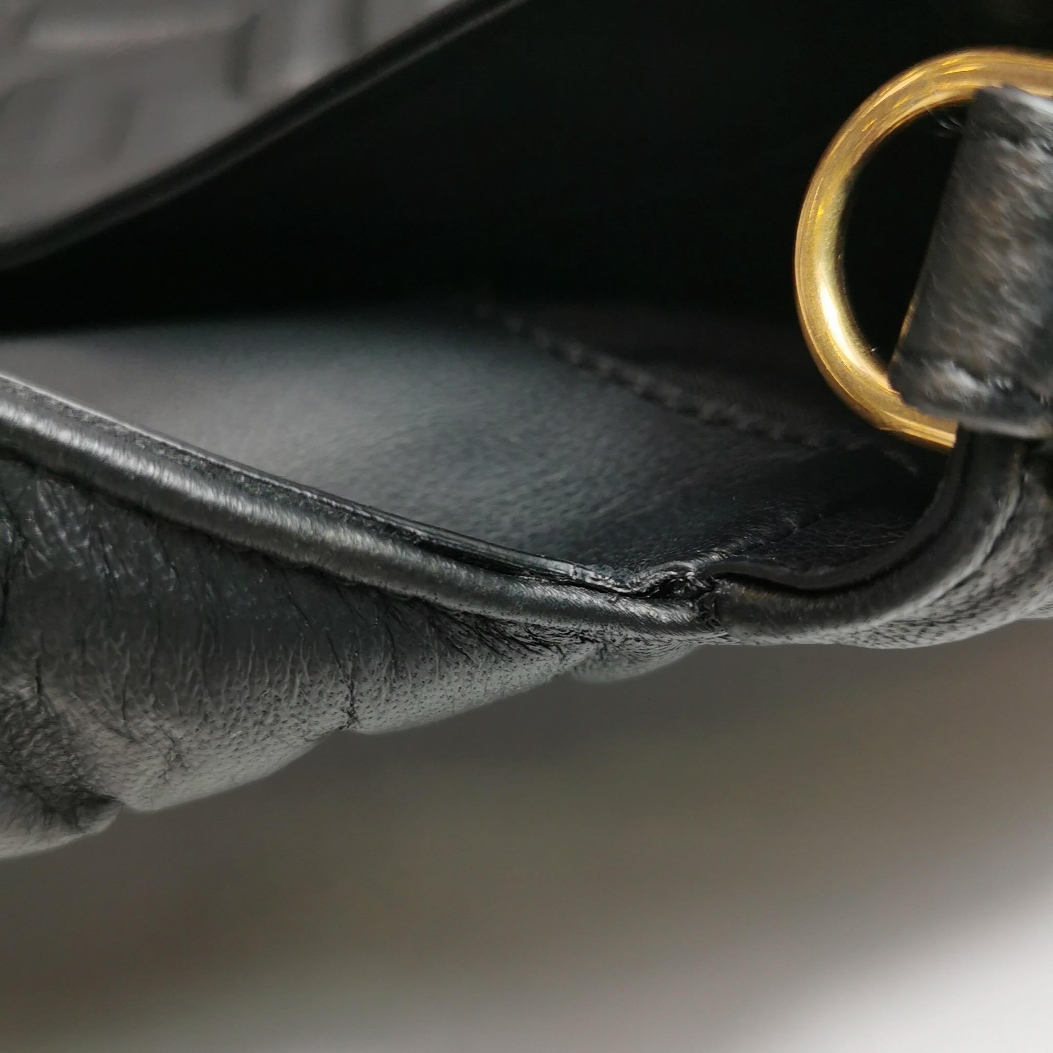 Fendi Baguette Schwarze Crossbody-Tasche aus Leder mit 3D FF-Motiv Groß im Angebot 3