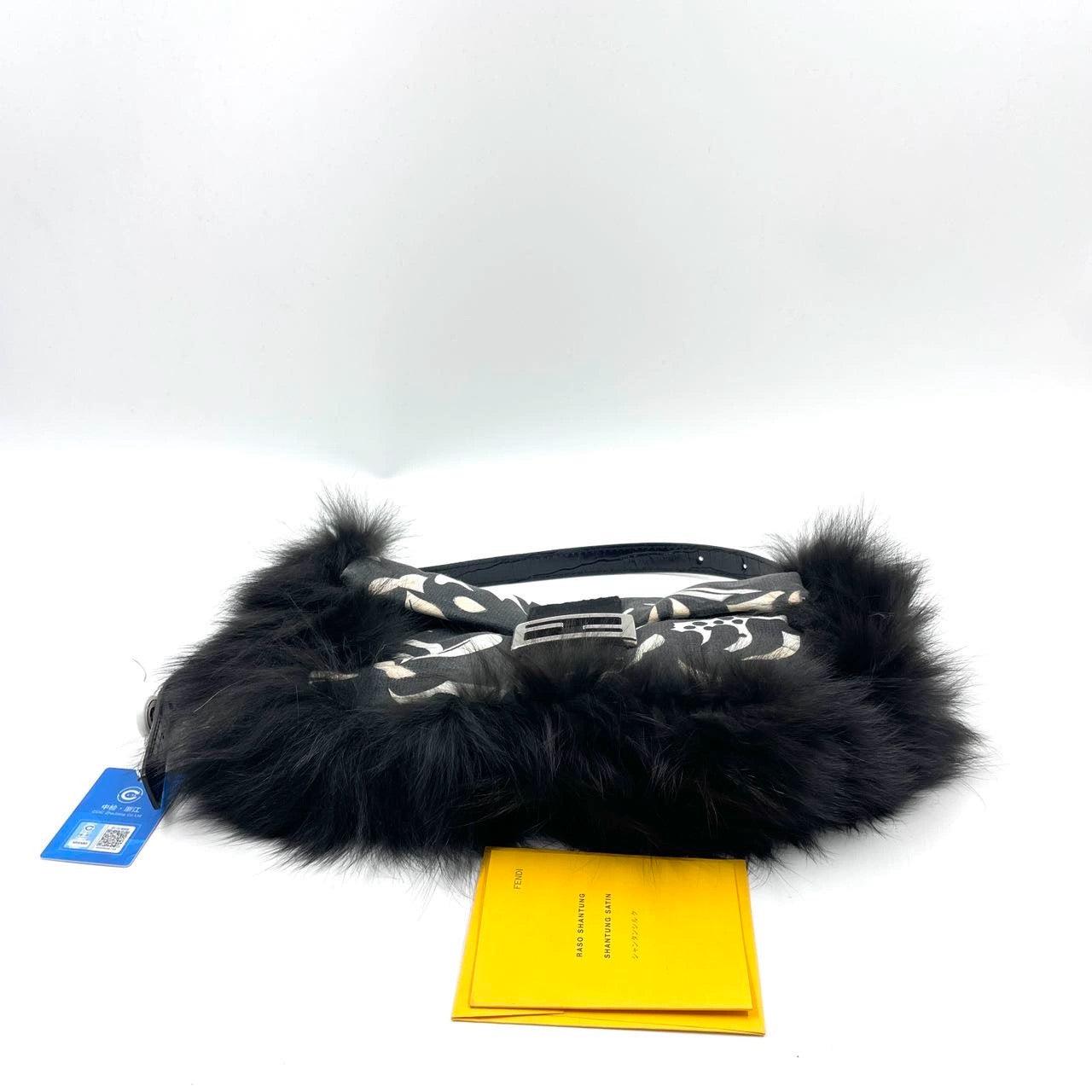 Fendi Baguette Black Print Fabric and Furry Shoulder Bag For Sale 7