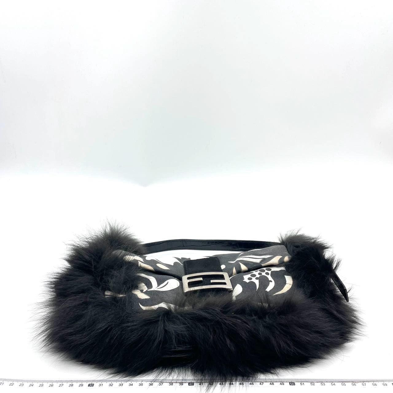 Women's Fendi Baguette Black Print Fabric and Furry Shoulder Bag For Sale