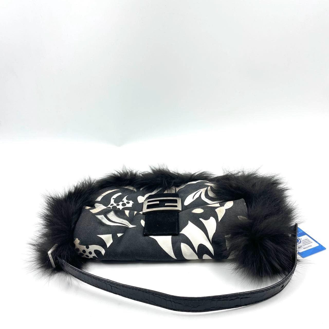 Fendi Baguette Black Print Fabric and Furry Shoulder Bag For Sale 3