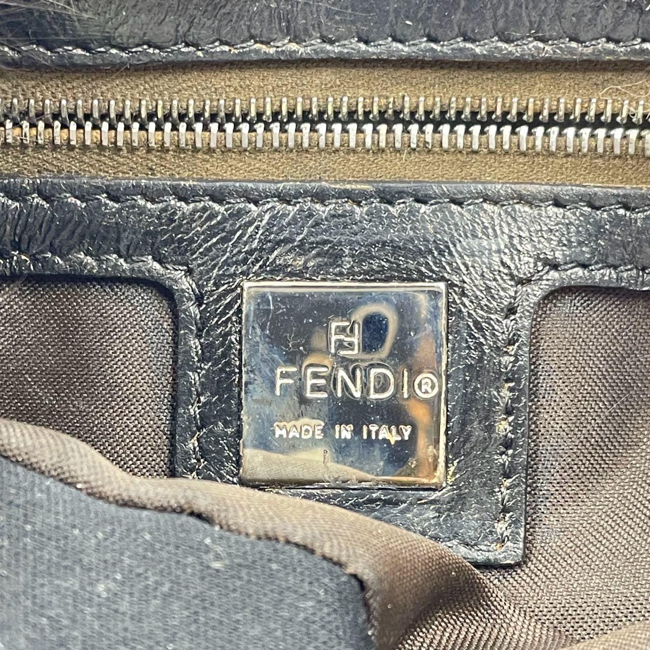Fendi Baguette Black Print Fabric and Furry Shoulder Bag For Sale 5