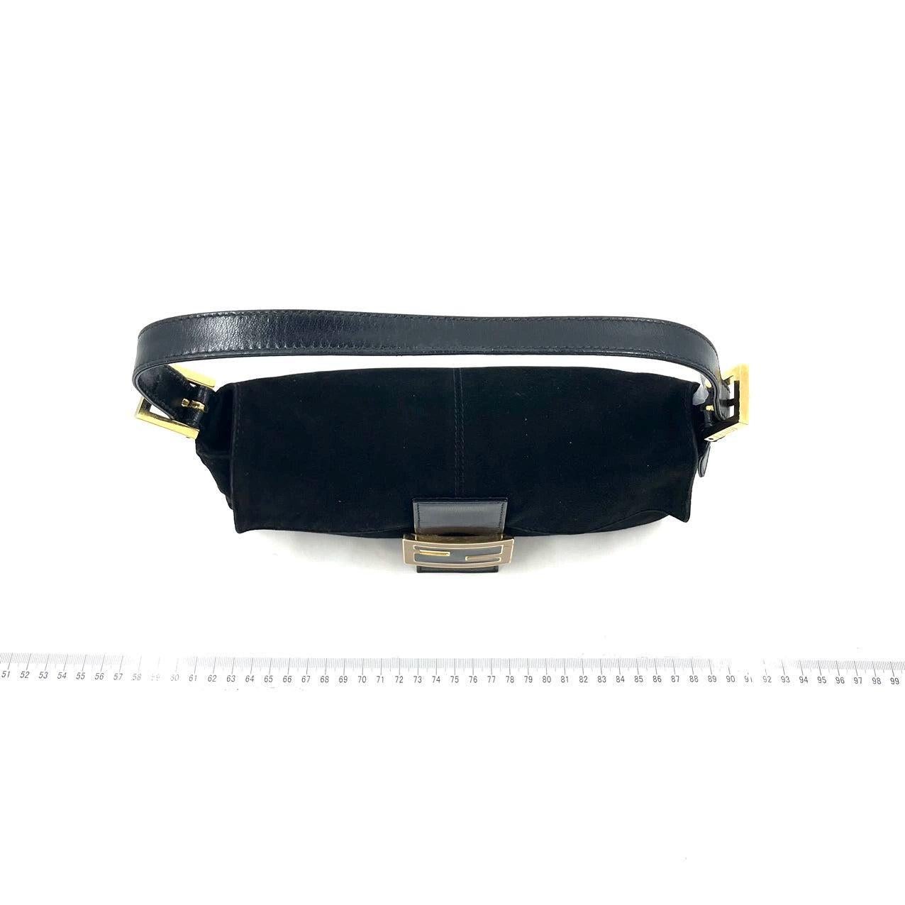 Fendi Baguette Black Suede Leather Shoulder Bag In Good Condition In AUBERVILLIERS, FR