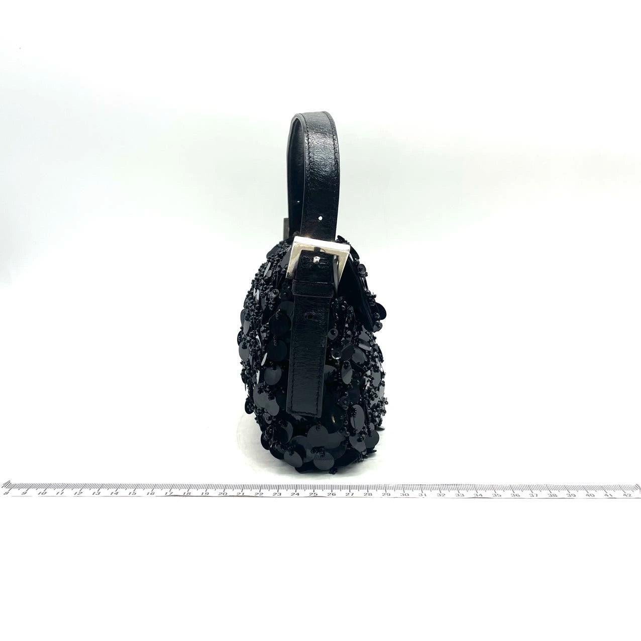 Fendi Baguette Black Swan Feather-like Sequins Beaded Shoulder Bag In Excellent Condition For Sale In AUBERVILLIERS, FR