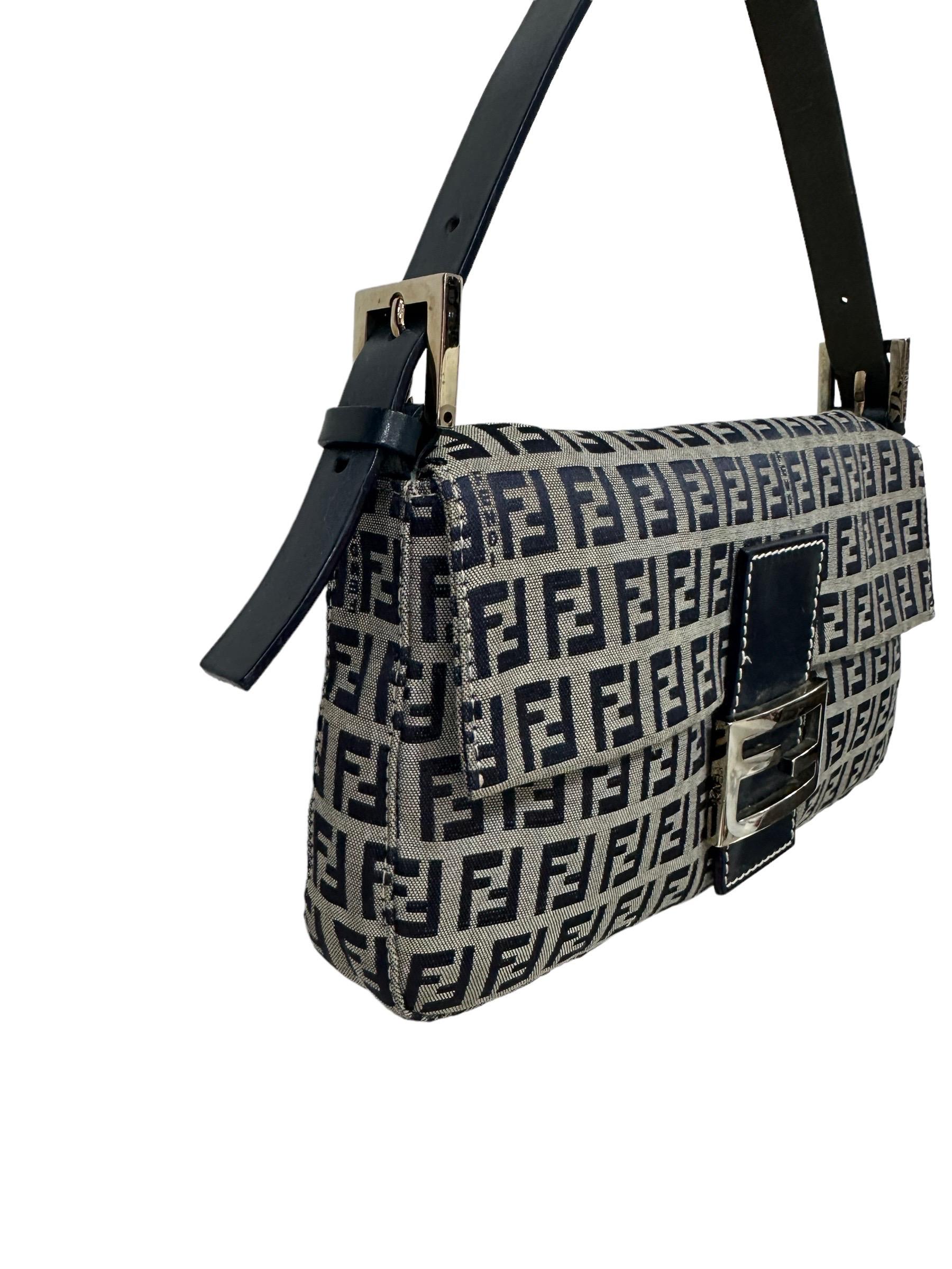 Bag by Fendi, Baguette model, made of gray FF ​​canvas, with blue leather inserts and silver hardware. Equipped with a flap with magnetic button closure, internally lined in blue satin, roomy for the essentials. Equipped with a smooth blue leather