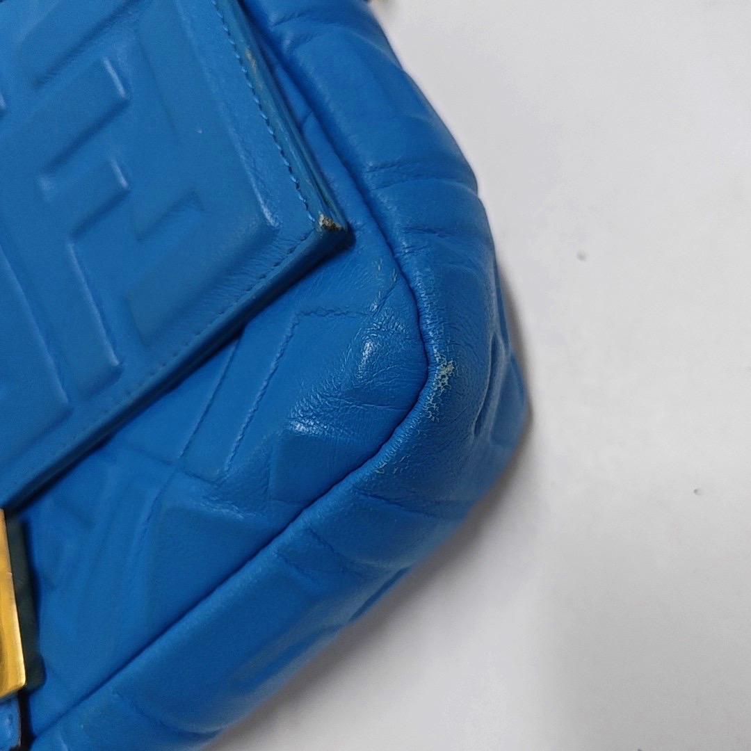 Fendi Baguette Blue Lambskin Leather Crossbody Bag Medium For Sale 6