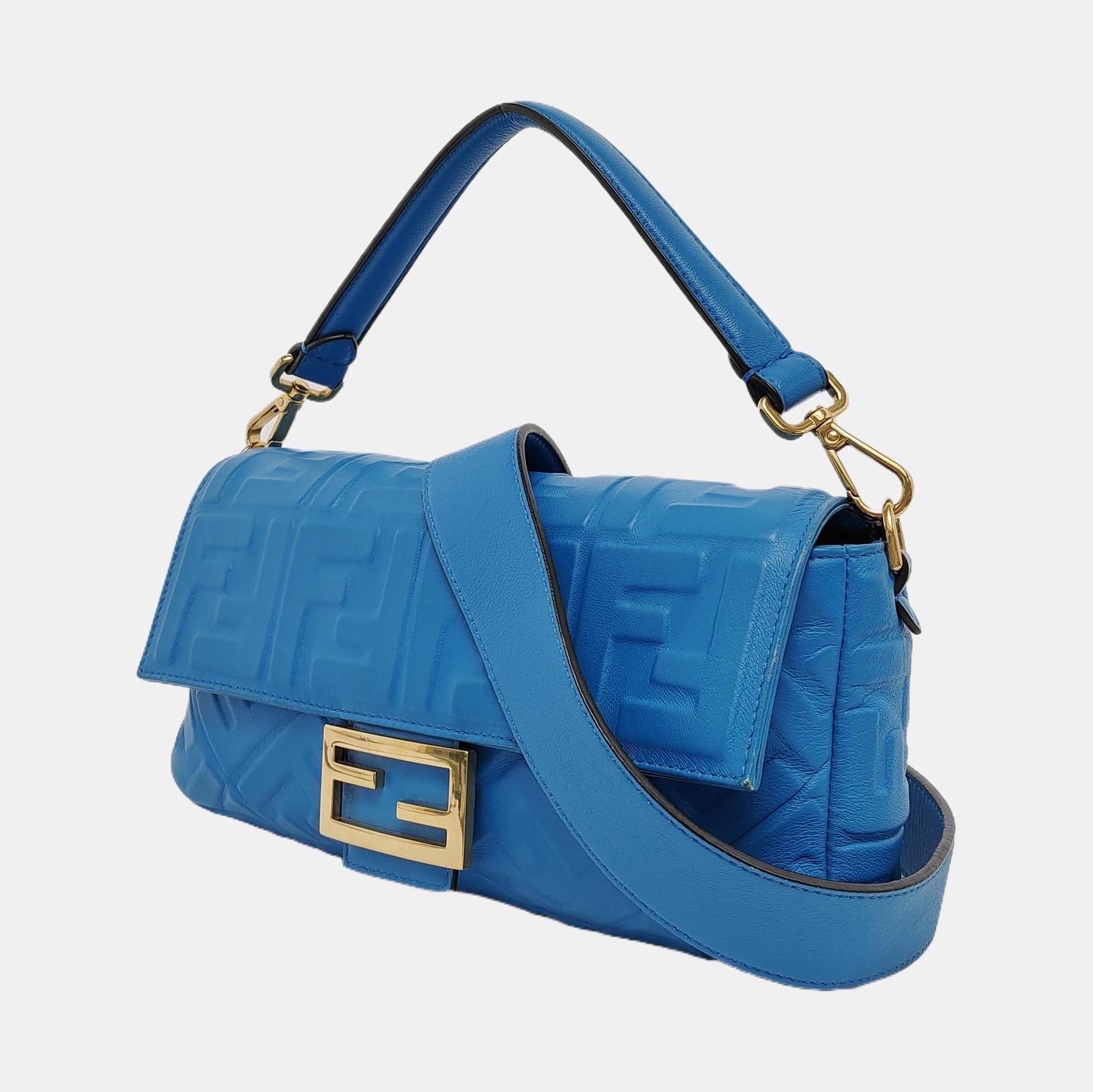 Fendi Baguette Blue Lambskin Leather Crossbody Bag Medium In Good Condition For Sale In AUBERVILLIERS, FR