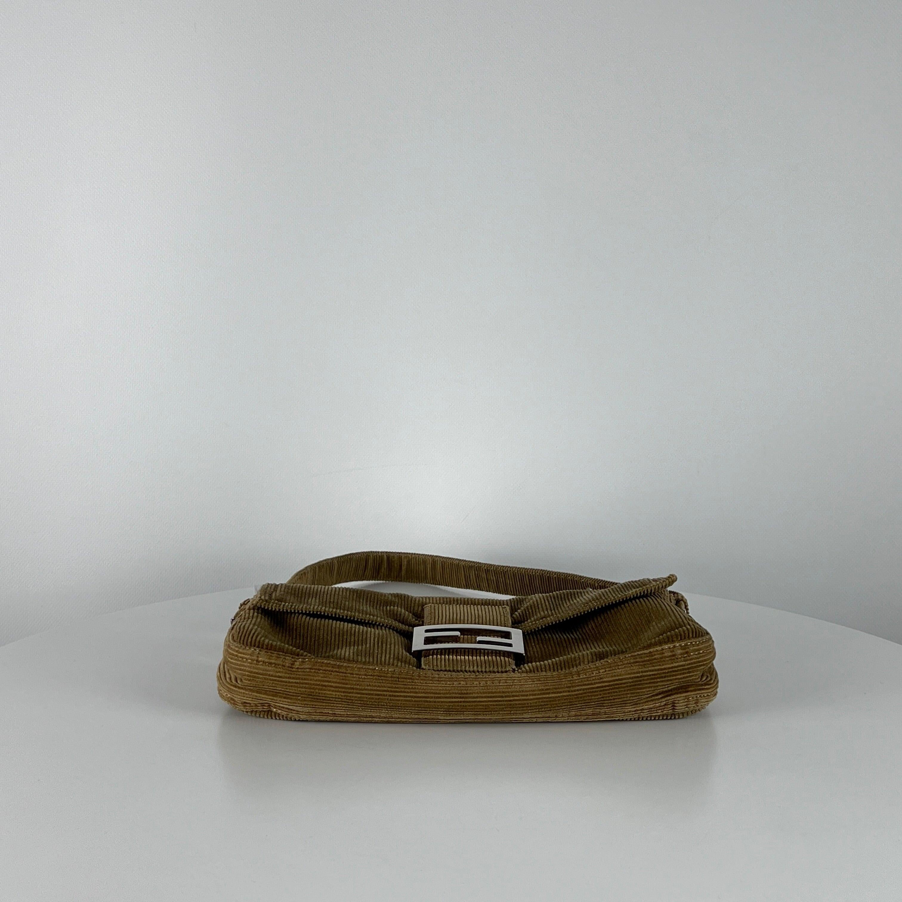 Fendi Baguette Brown Suede Shoulder Bag en vente 5
