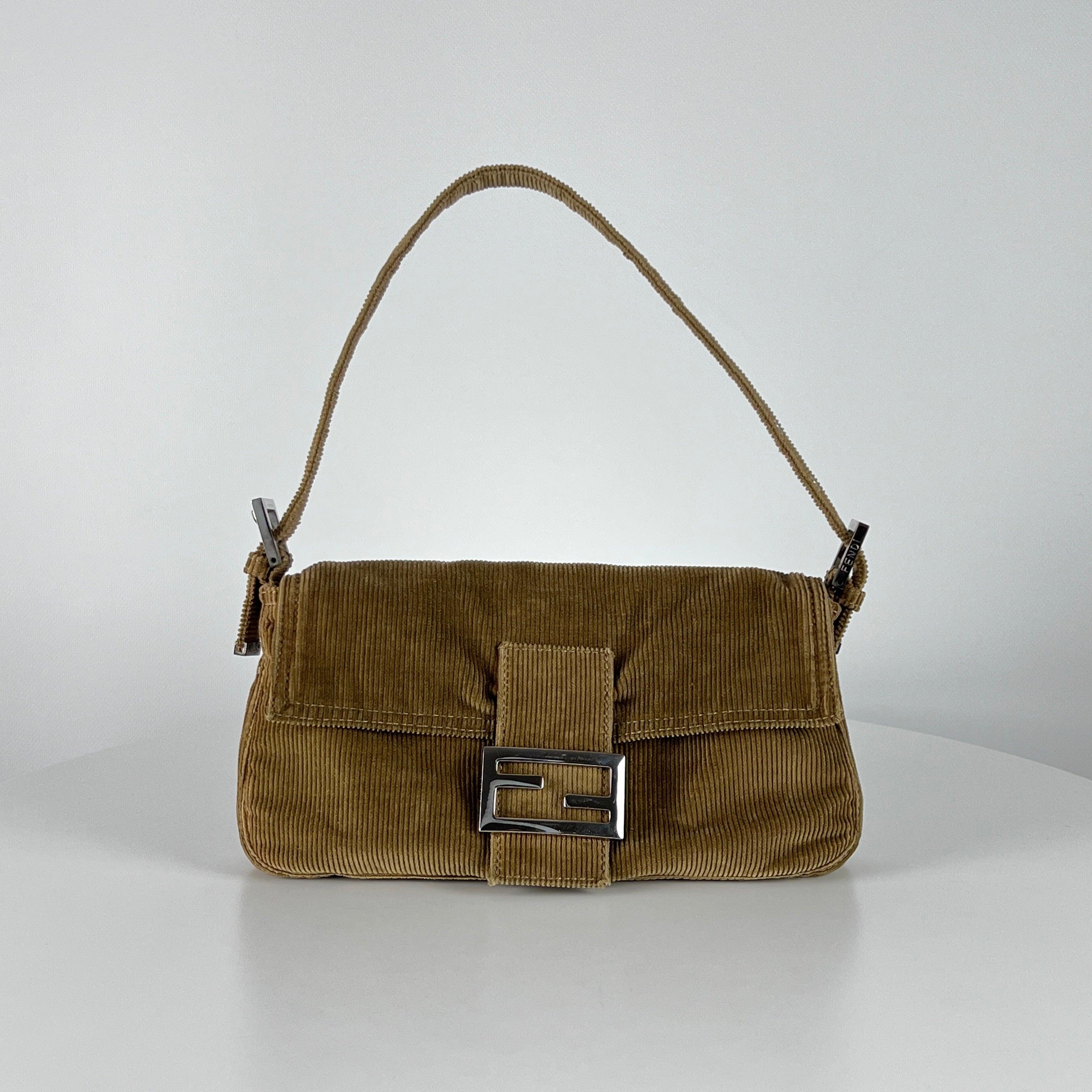 Fendi Baguette Brown Suede Shoulder Bag en vente 1
