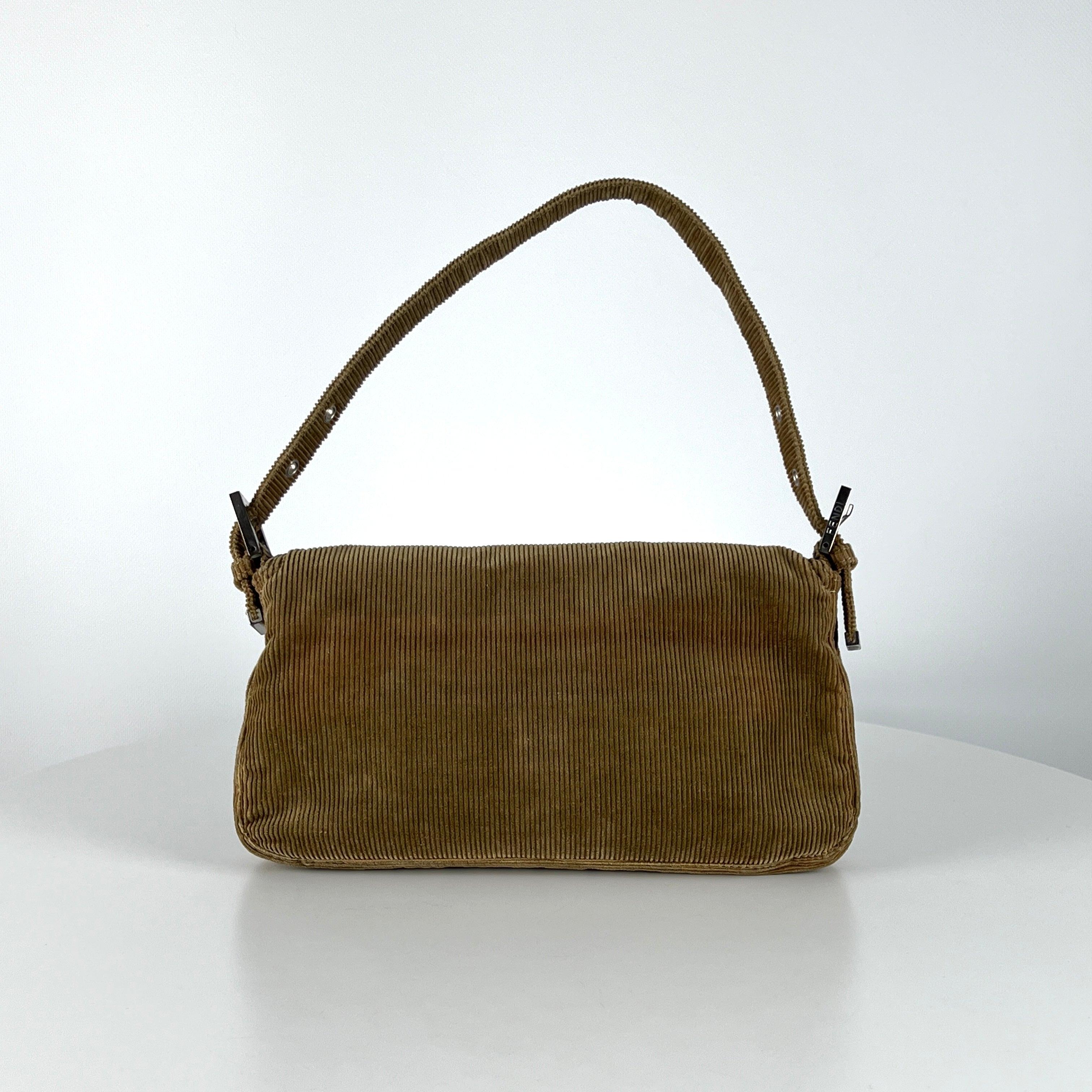 Fendi Baguette Brown Suede Shoulder Bag en vente 2