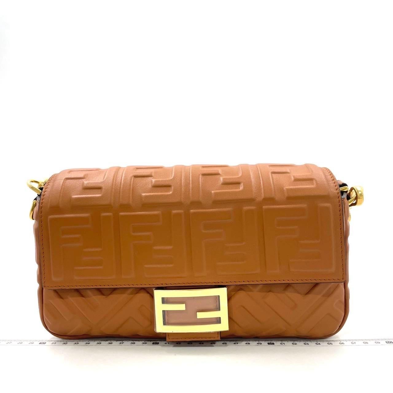 Fendi Baguette Caramel Tan Brown Lambskin Leather Crossbody Bag Medium In Excellent Condition For Sale In AUBERVILLIERS, FR