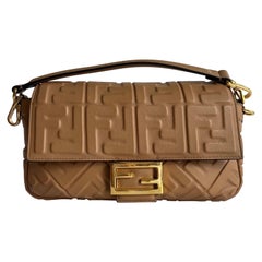 Fendi Baguette Bolso Crossbody de piel de cordero marrón tostado Medio