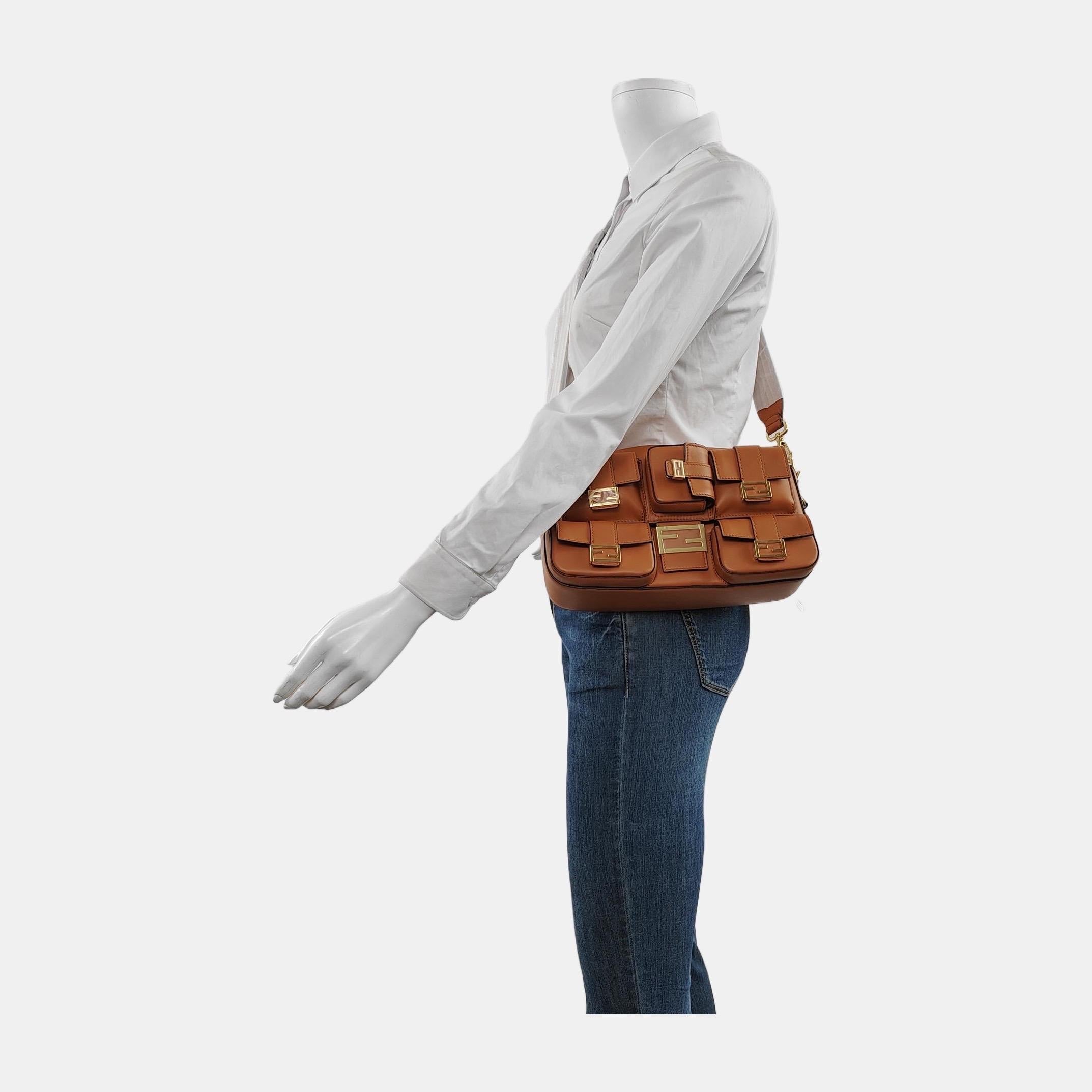 CONDIZIONI: COME NUOVO


Graffi sottili sulla ferramenta.

DETTAGLI

FENDI
Baguette 
Dimensioni: Medio
Dimensioni: Larghezza 26,5 cm x Altezza 15 cm x Profondità 5 cm
Lunghezza del manico superiore 36 cm

Lunghezza del cinturino 90 cm

Materiale: