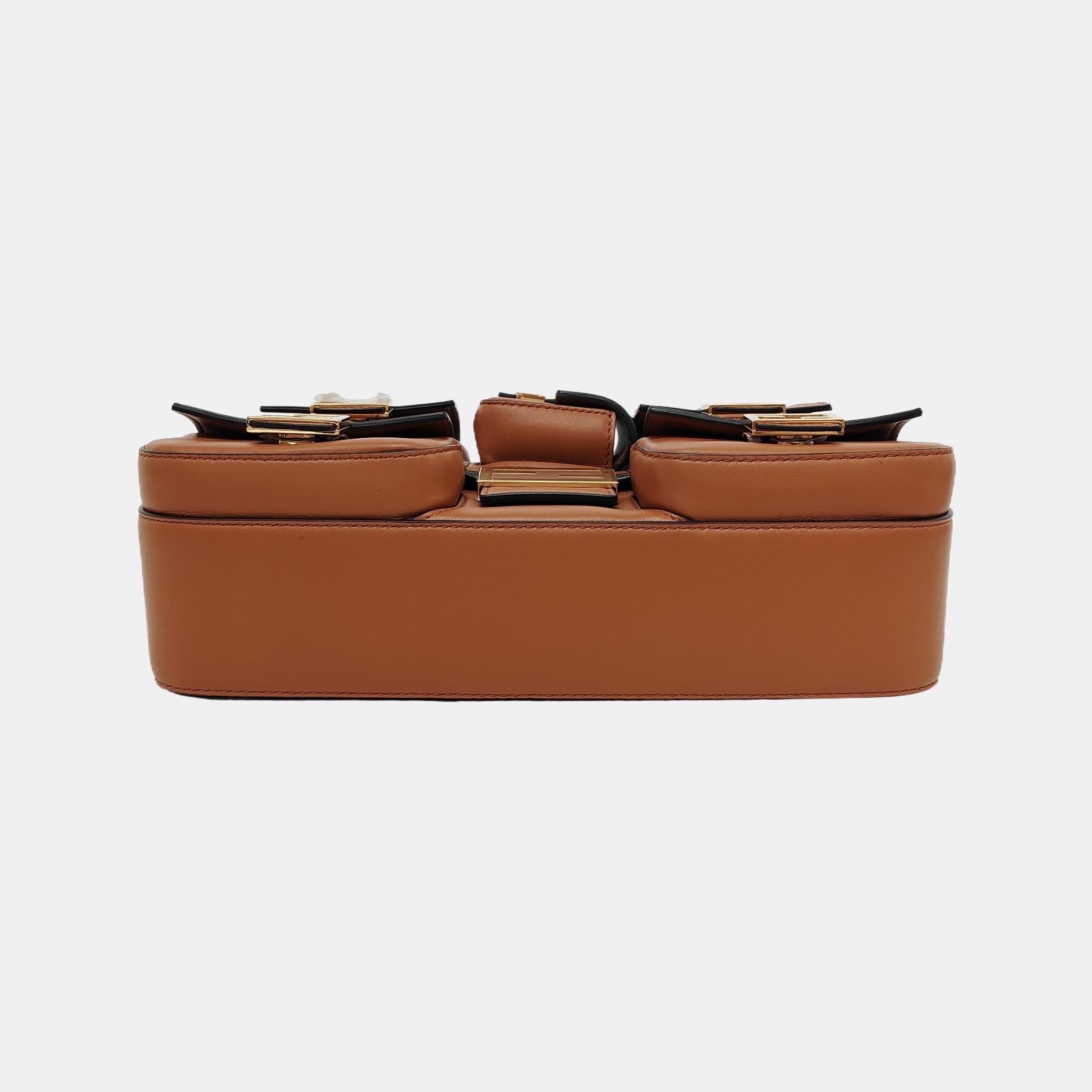 Marrone Fendi Baguette Cargo Borsa multitasche in pelle marrone Tan a 2 vie in vendita