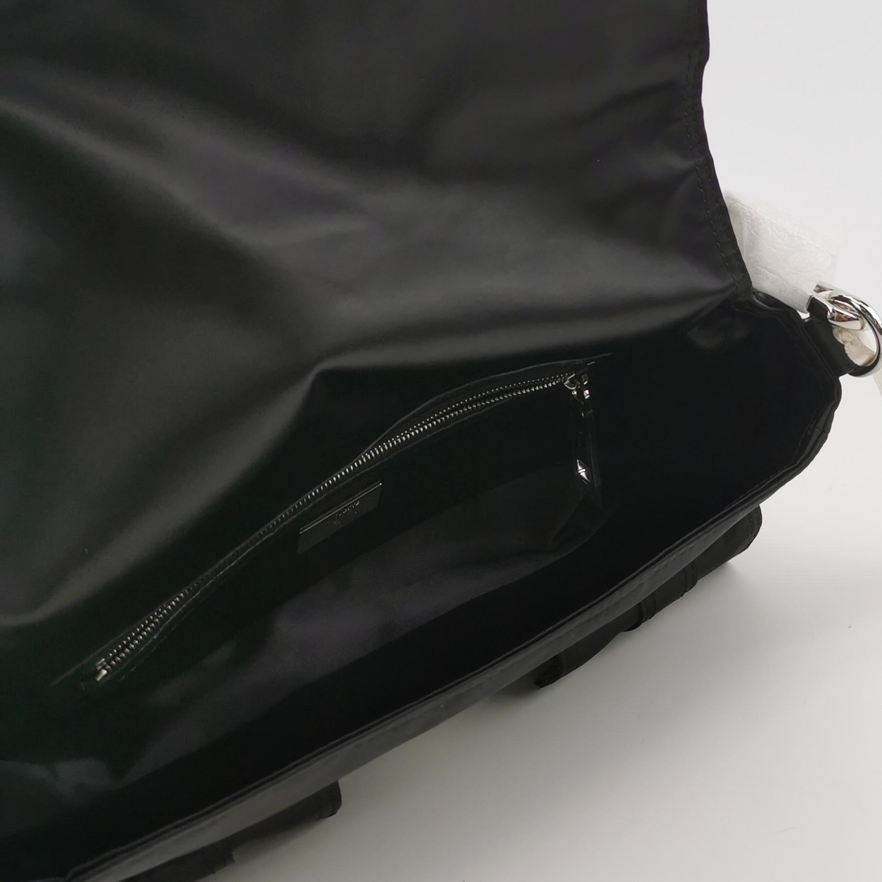 Fendi Baguette Cargo Multipocket Black Nylon 3-way Bag en vente 2