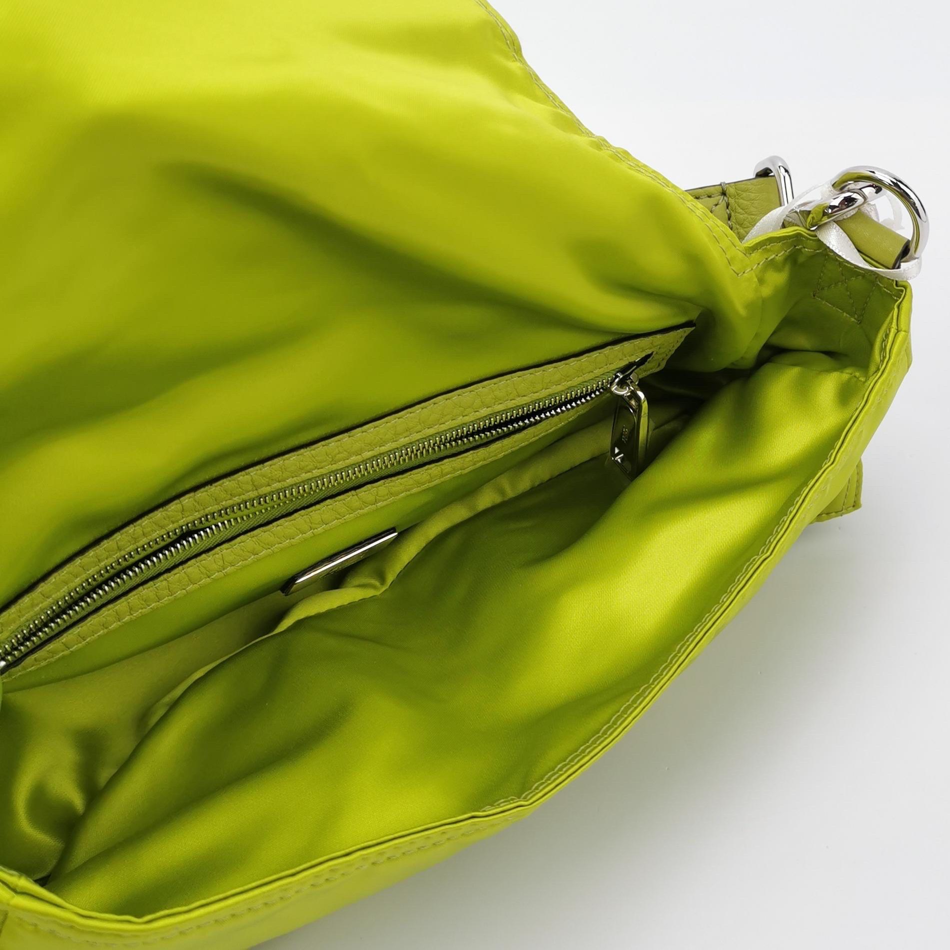 Bolso Fendi Baguette Cargo Multibolsillos de nailon verde de 3 vías en venta 5